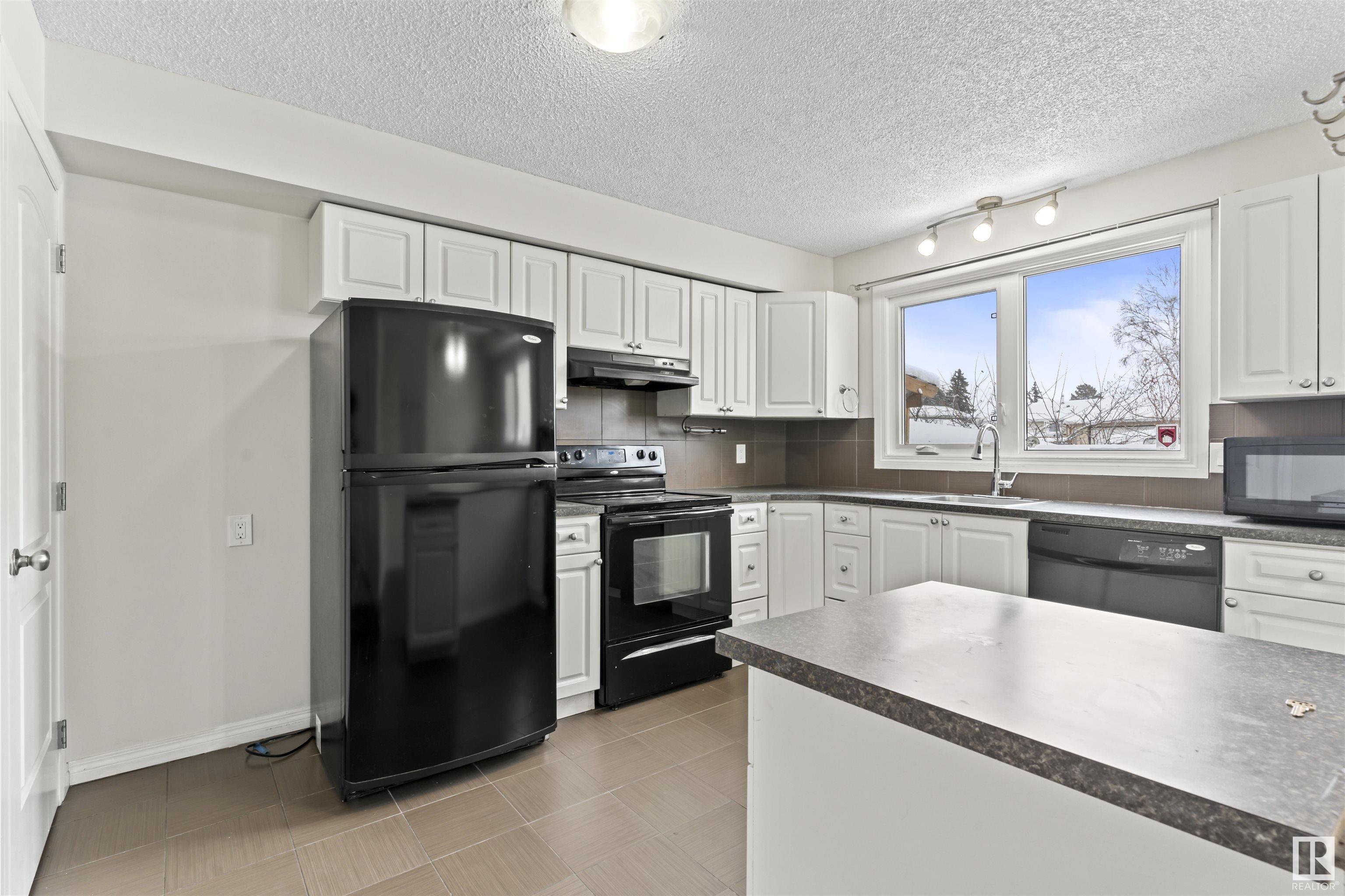      1431 54 ST NW , Edmonton,  ,T6L 3K5 ;  Listing Number: MLS E4420838