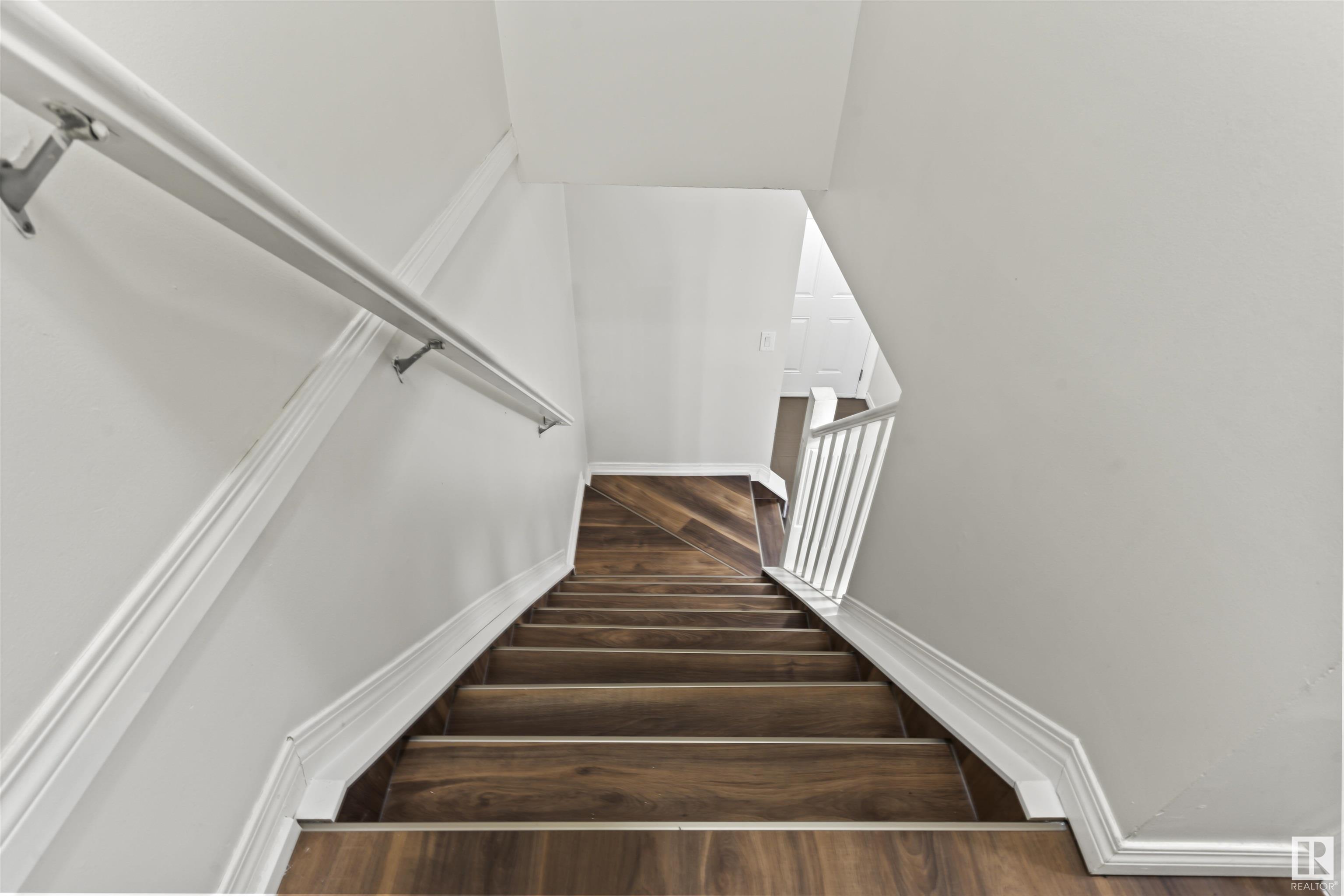      1431 54 ST NW , Edmonton,  ,T6L 3K5 ;  Listing Number: MLS E4420838