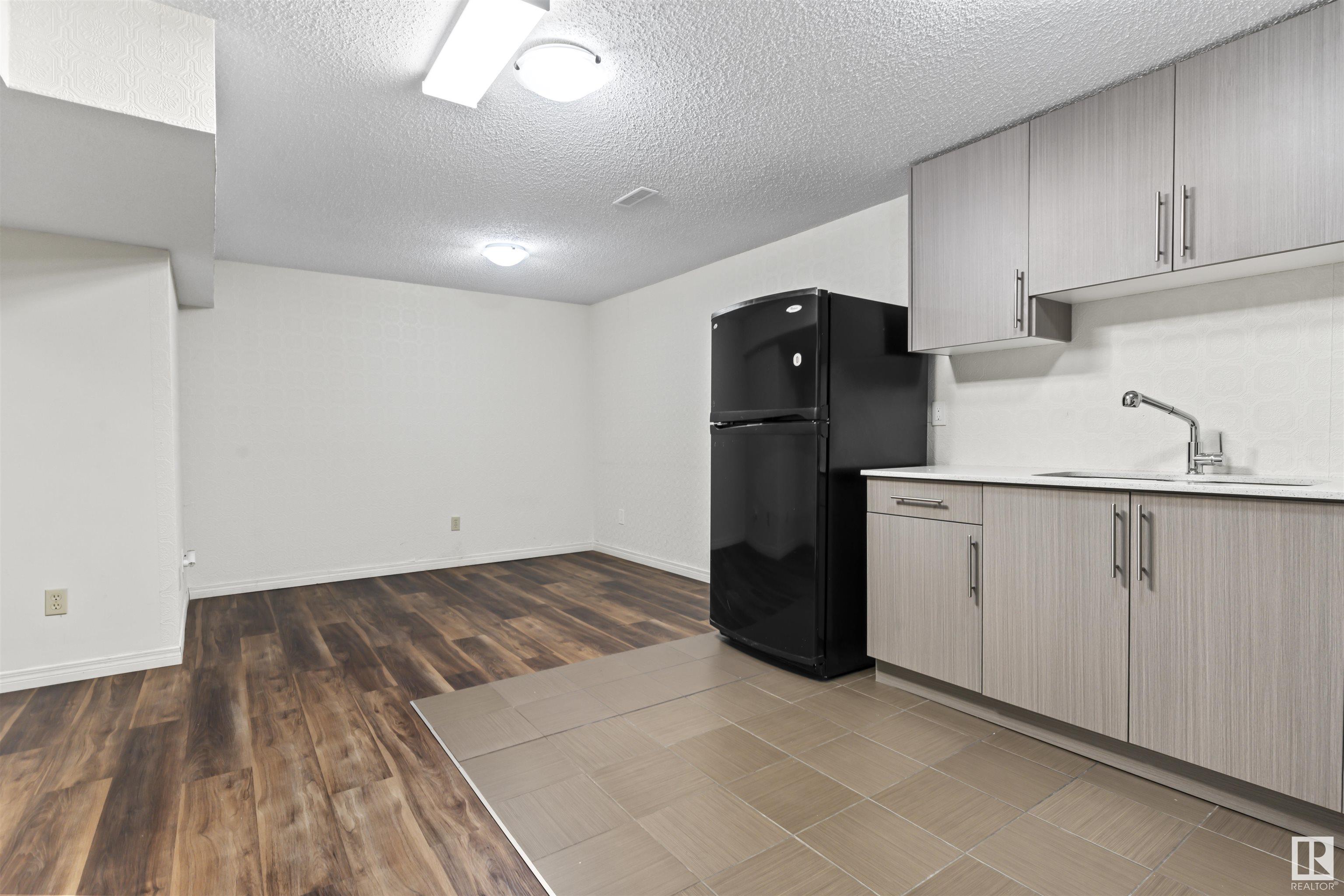      1431 54 ST NW , Edmonton,  ,T6L 3K5 ;  Listing Number: MLS E4420838