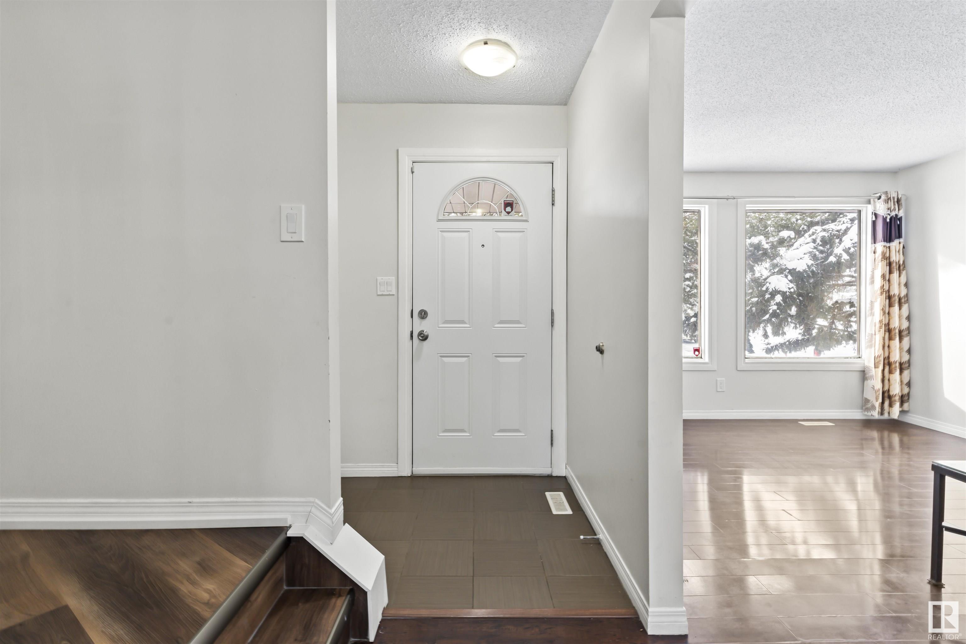      1431 54 ST NW , Edmonton,  ,T6L 3K5 ;  Listing Number: MLS E4420838