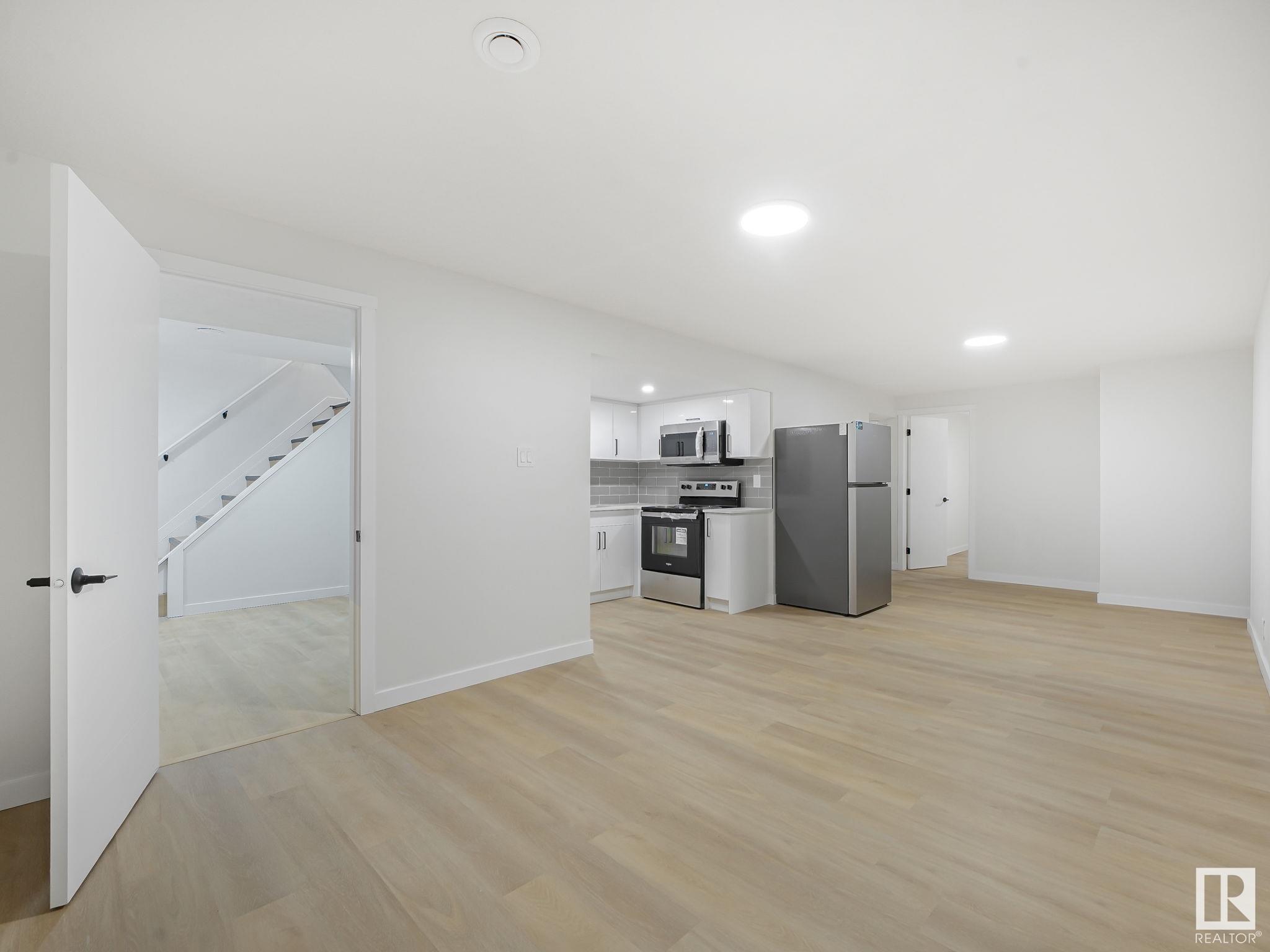      1320 35 Street NW , Edmonton,  ,T6L 3E8 ;  Listing Number: MLS E4420864