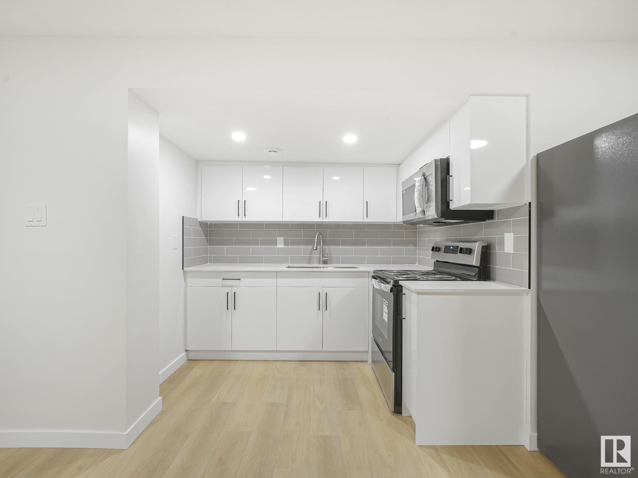      1320 35 Street NW , Edmonton,  ,T6L 3E8 ;  Listing Number: MLS E4420864