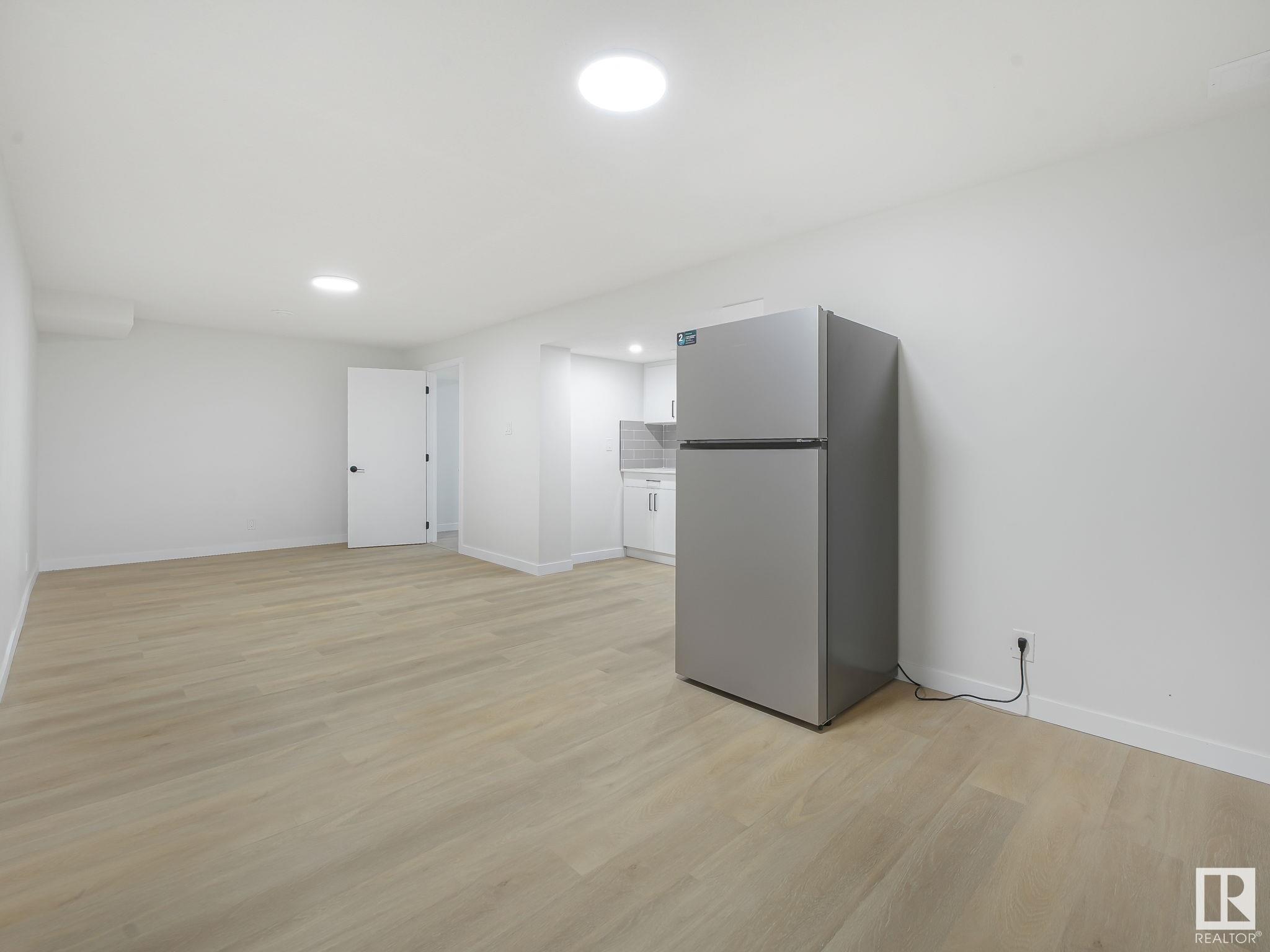      1320 35 Street NW , Edmonton,  ,T6L 3E8 ;  Listing Number: MLS E4420864
