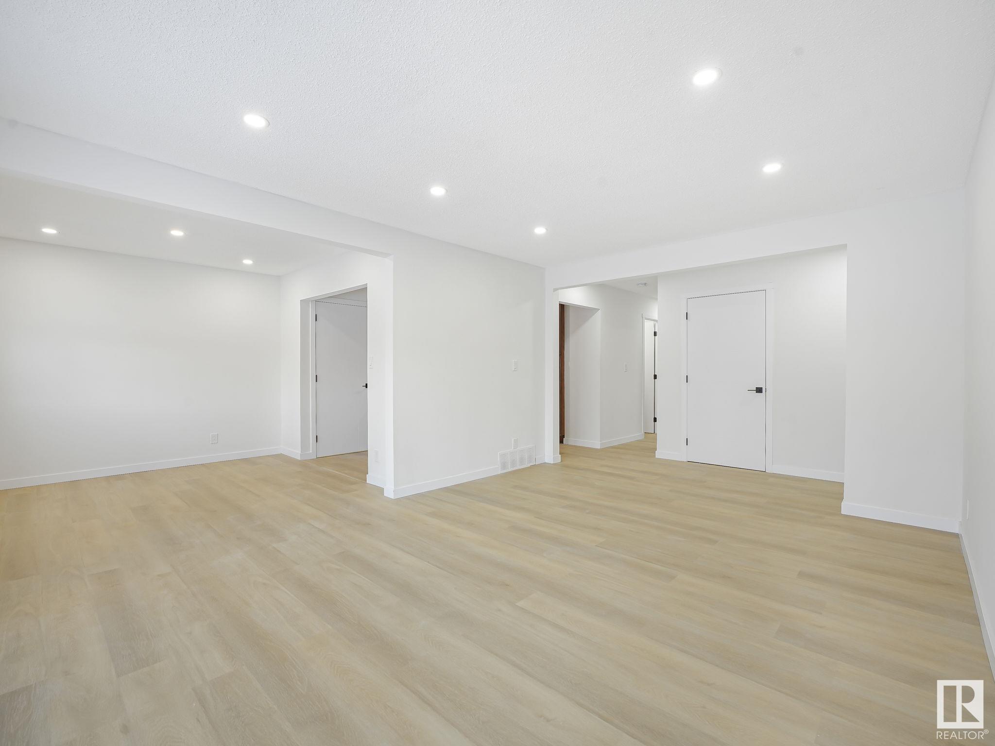      1320 35 Street NW , Edmonton,  ,T6L 3E8 ;  Listing Number: MLS E4420864