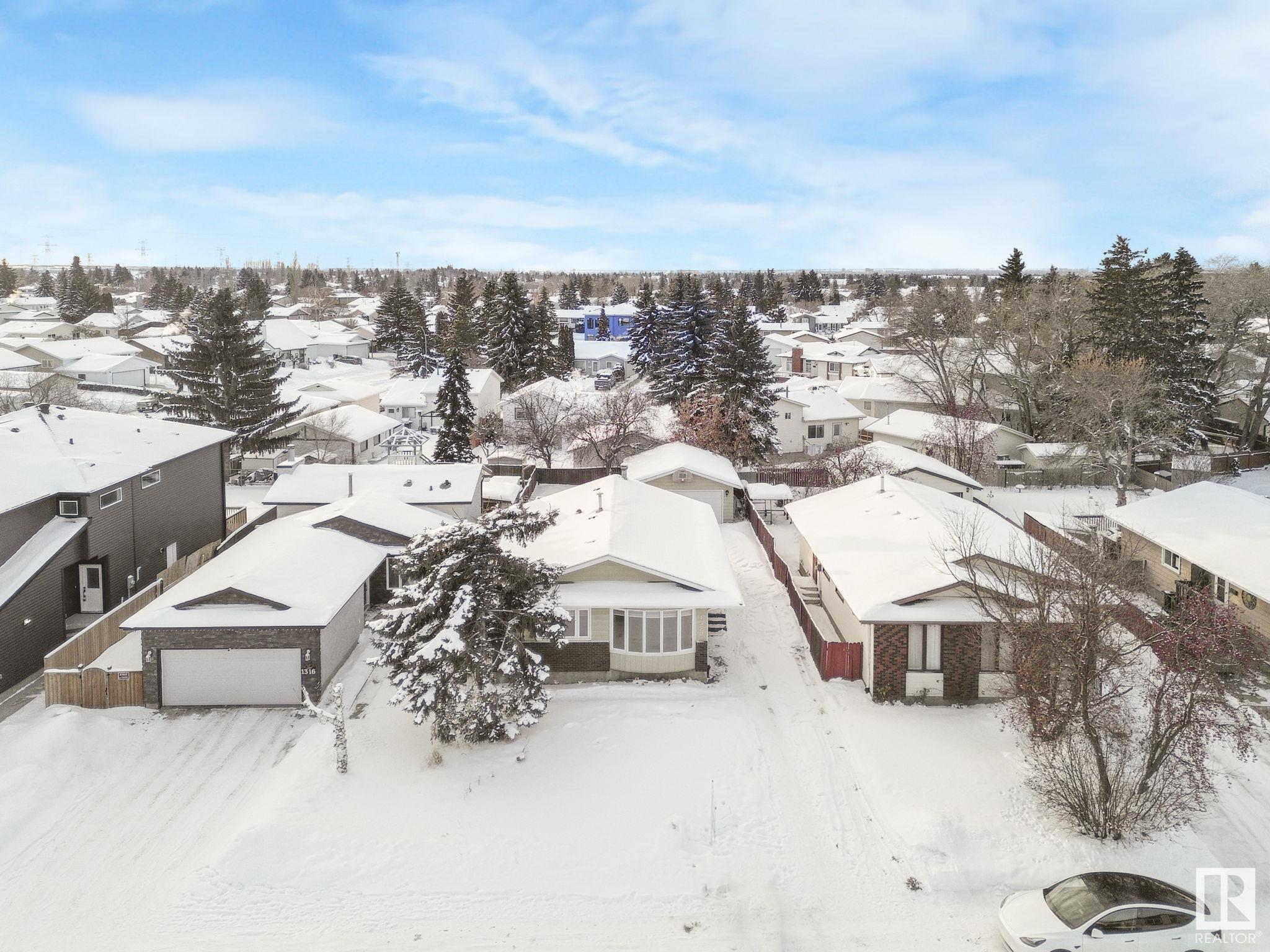      1320 35 Street NW , Edmonton,  ,T6L 3E8 ;  Listing Number: MLS E4420864