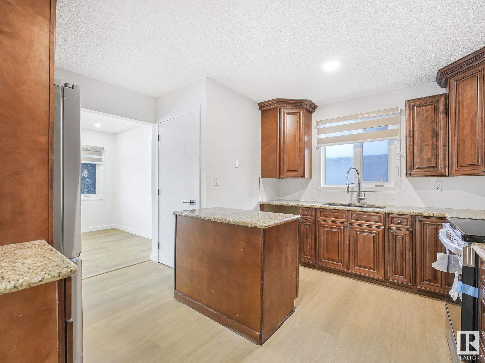      1320 35 Street NW , Edmonton,  ,T6L 3E8 ;  Listing Number: MLS E4420864
