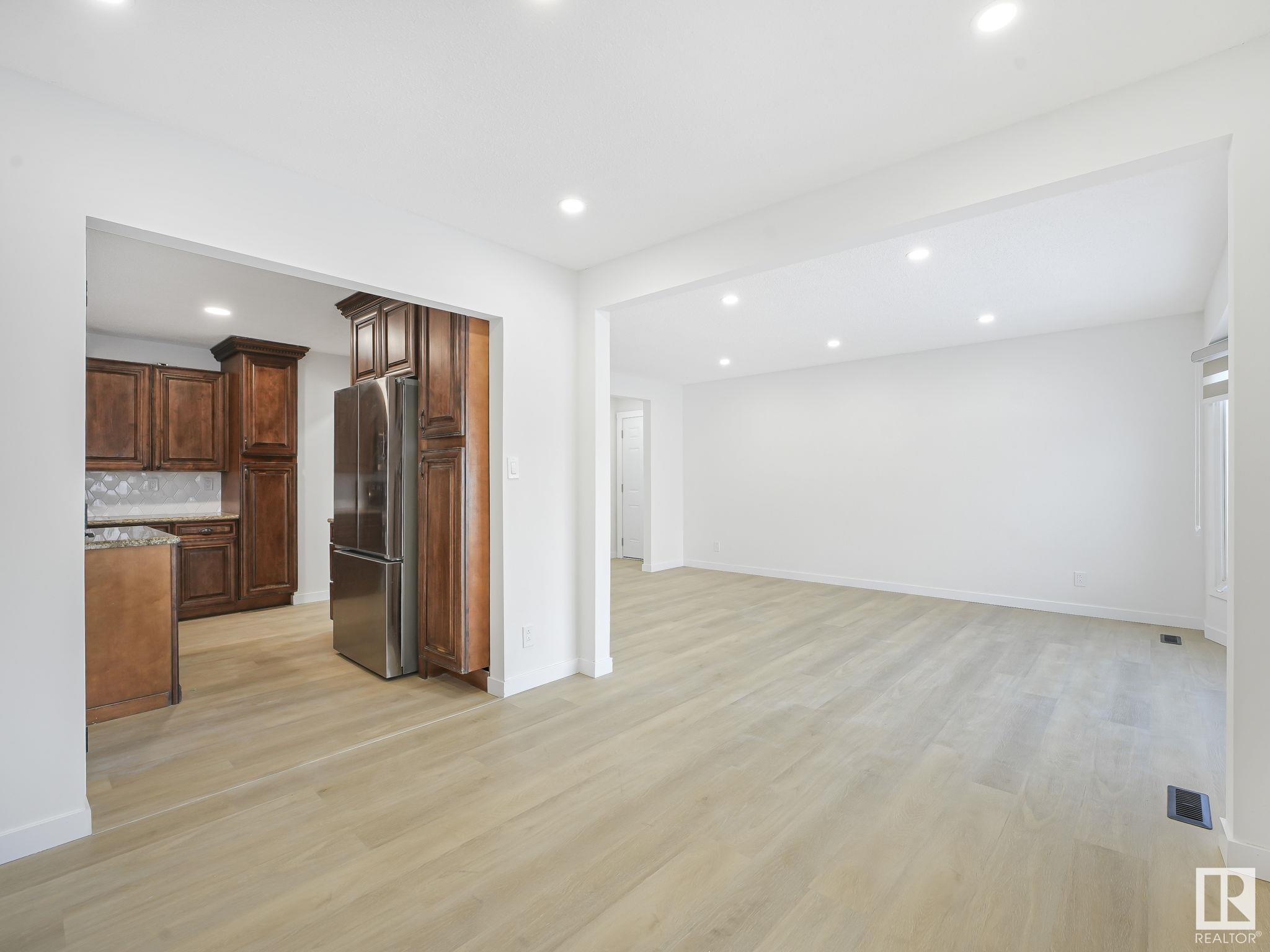      1320 35 Street NW , Edmonton,  ,T6L 3E8 ;  Listing Number: MLS E4420864