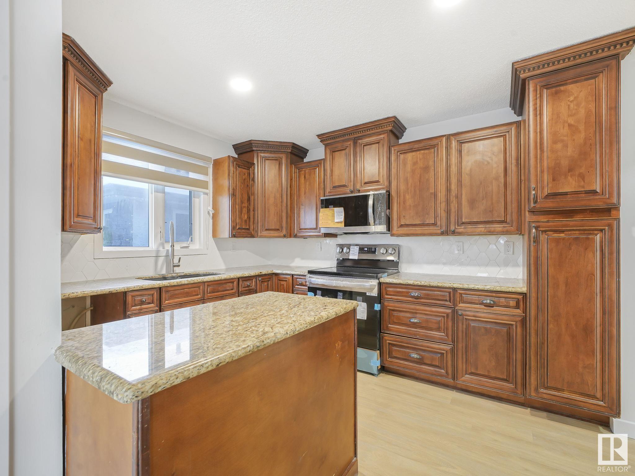      1320 35 Street NW , Edmonton,  ,T6L 3E8 ;  Listing Number: MLS E4420864