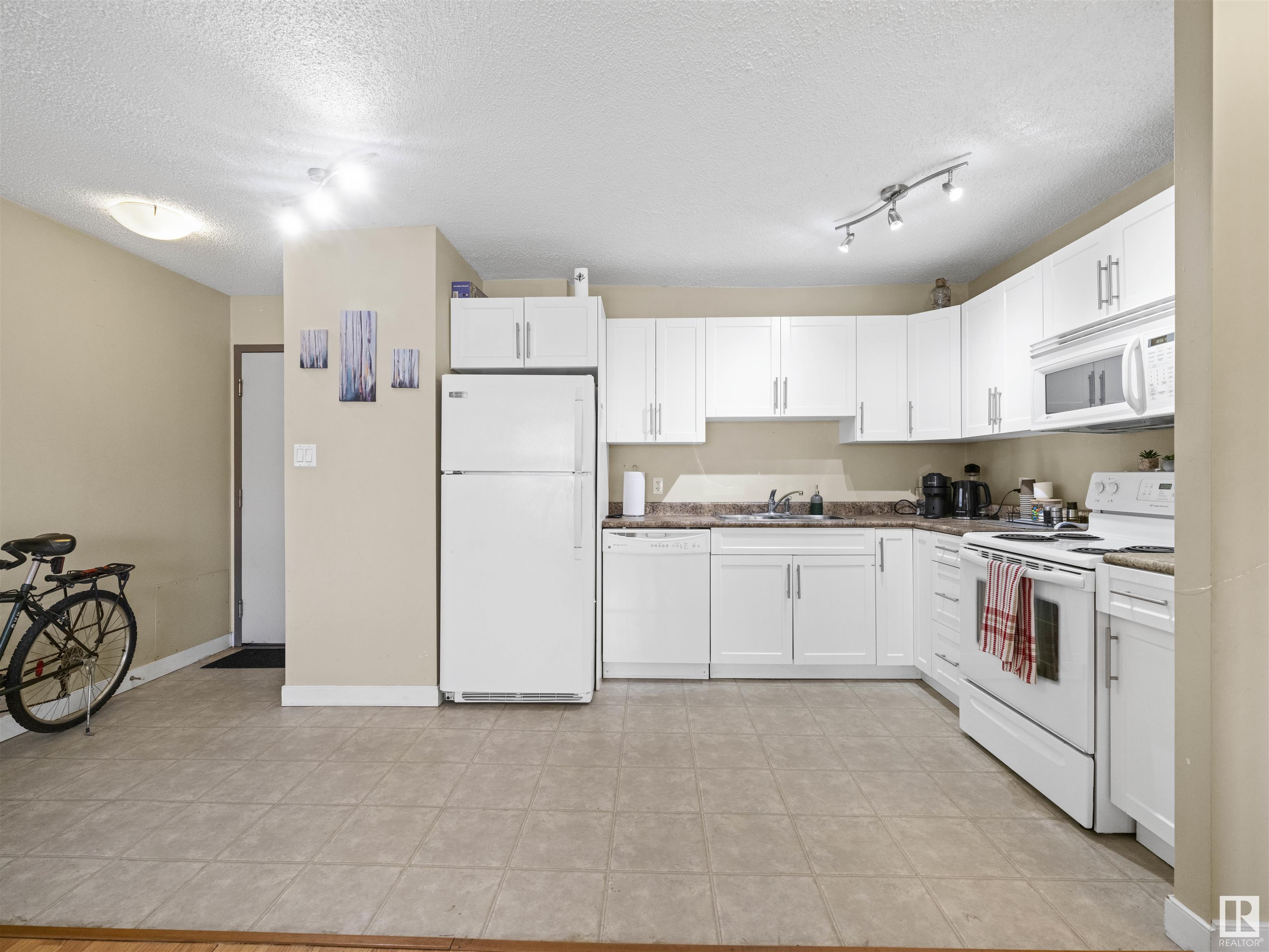      #409 9710 105 ST NW , Edmonton,  ,T5K 1A4 ;  Listing Number: MLS E4420881