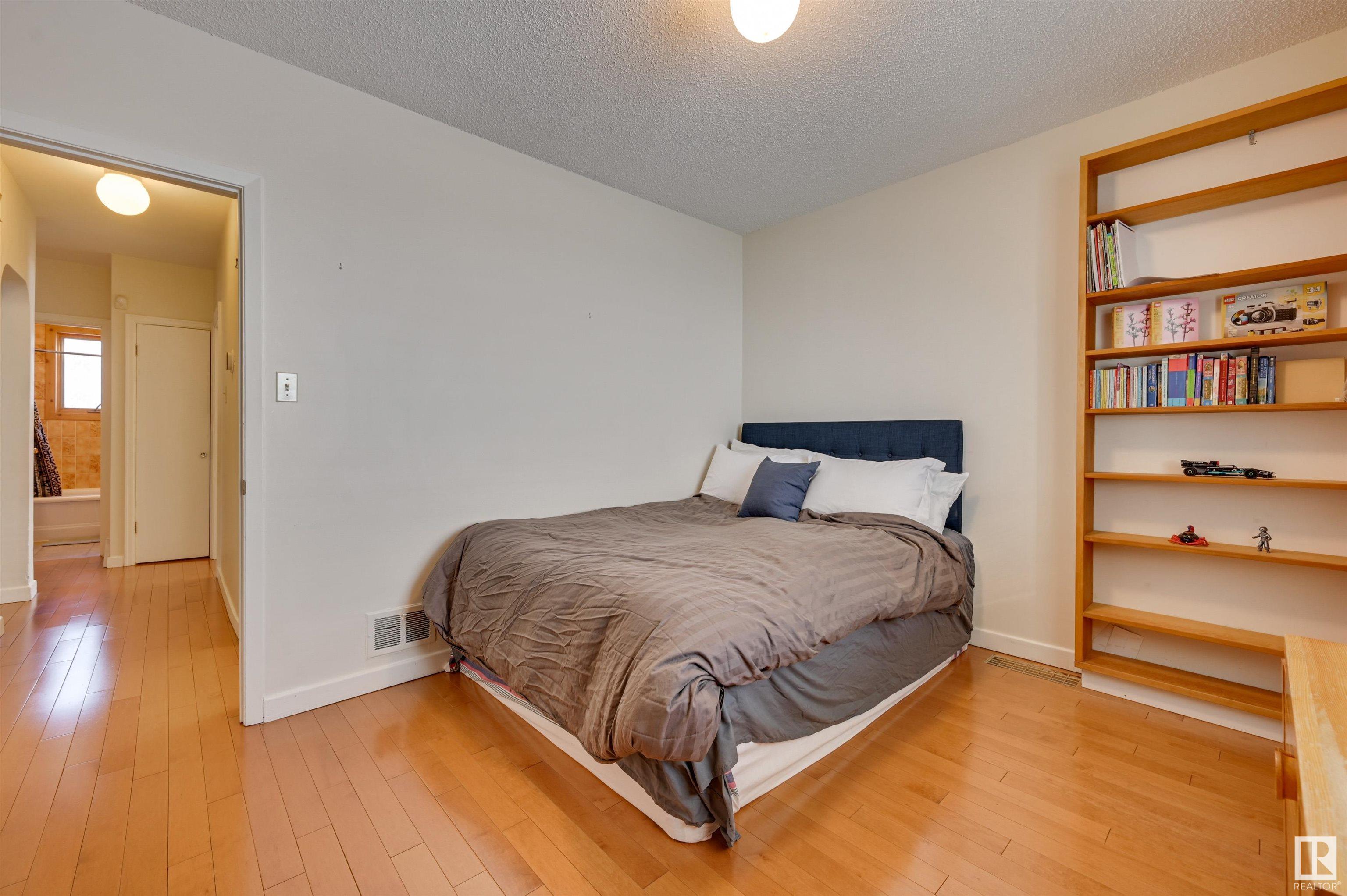      11419 73 AV NW , Edmonton,  ,T6G 0E2 ;  Listing Number: MLS E4420888