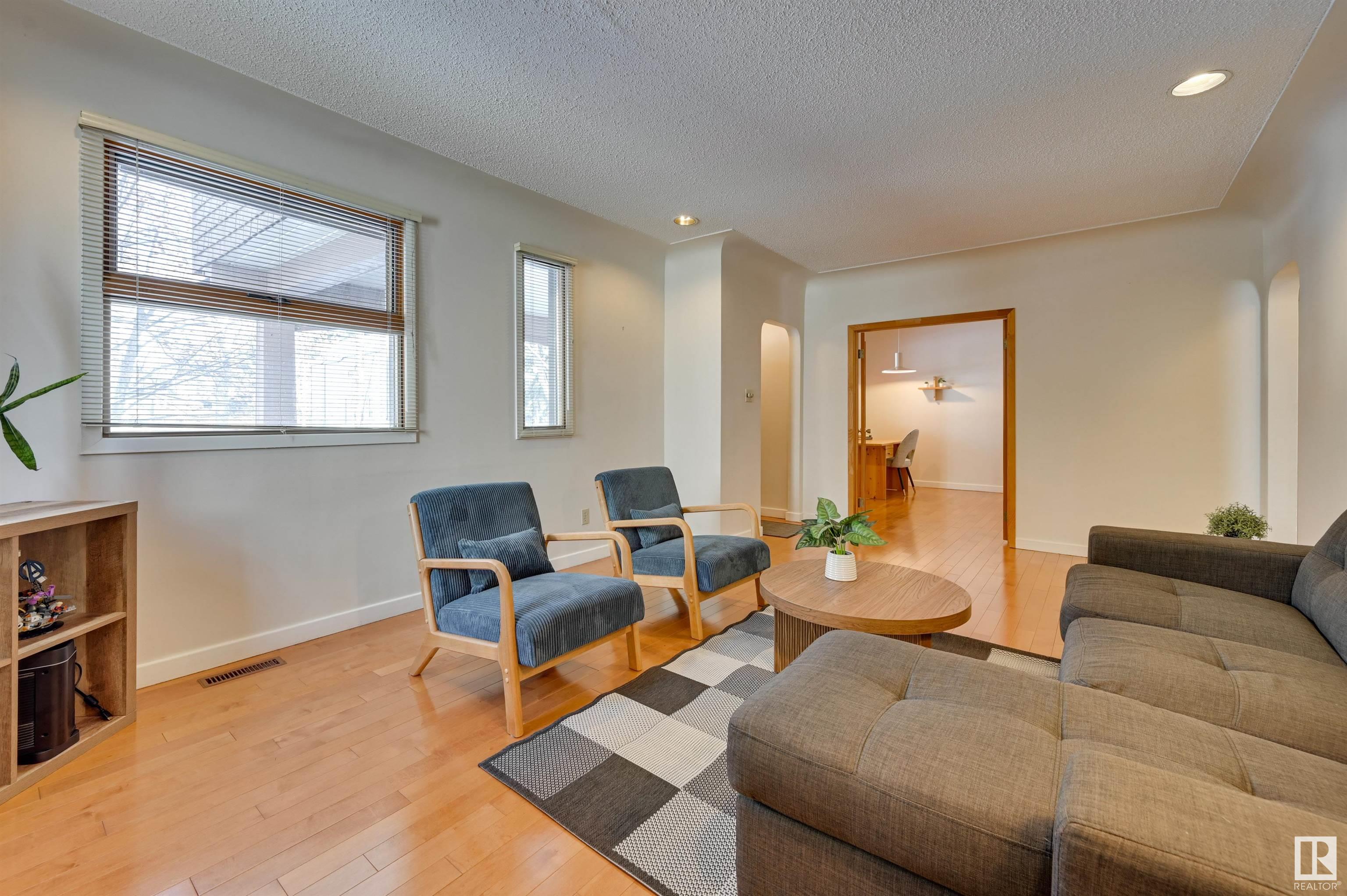      11419 73 AV NW , Edmonton,  ,T6G 0E2 ;  Listing Number: MLS E4420888