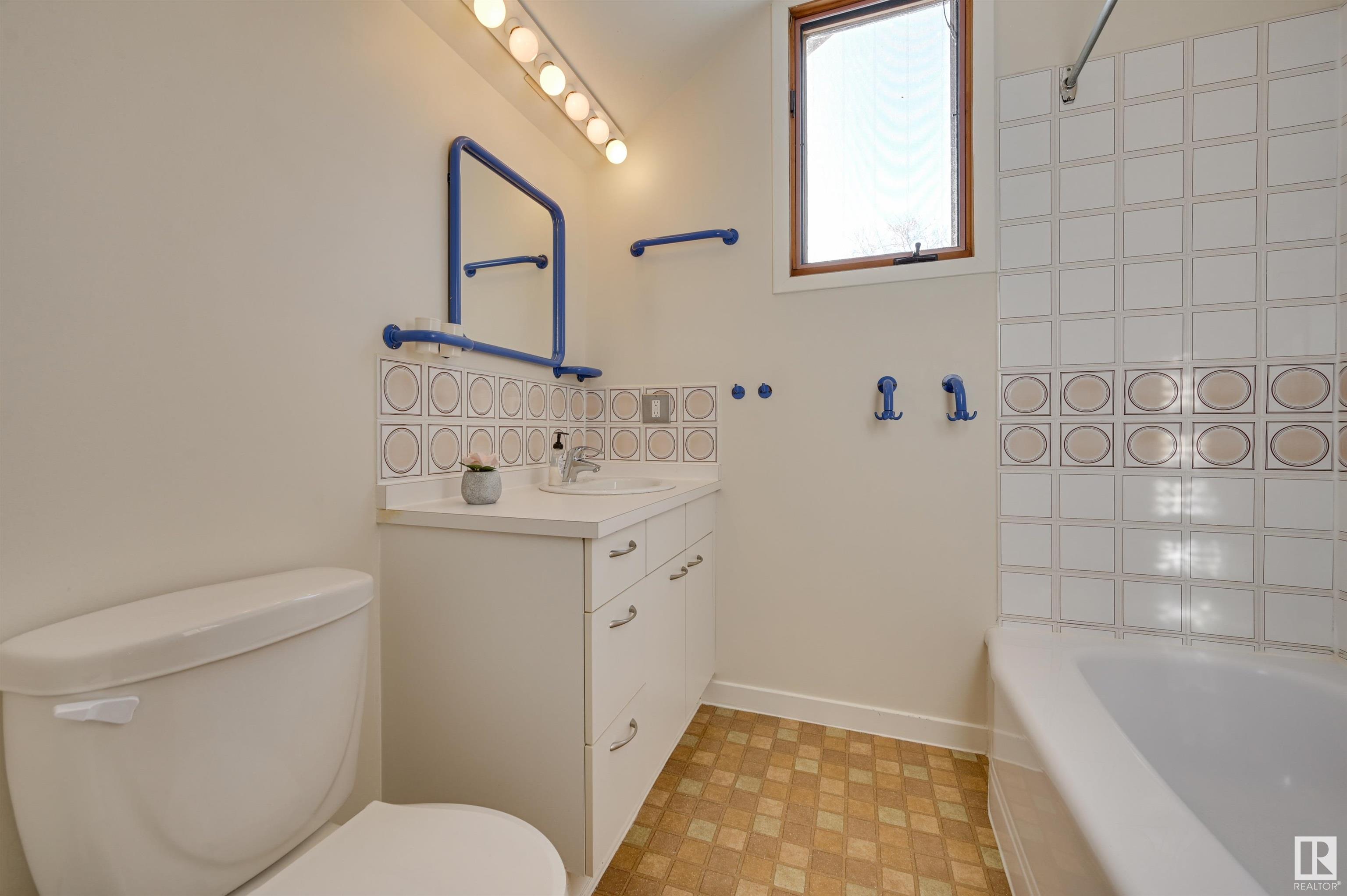      11419 73 AV NW , Edmonton,  ,T6G 0E2 ;  Listing Number: MLS E4420888