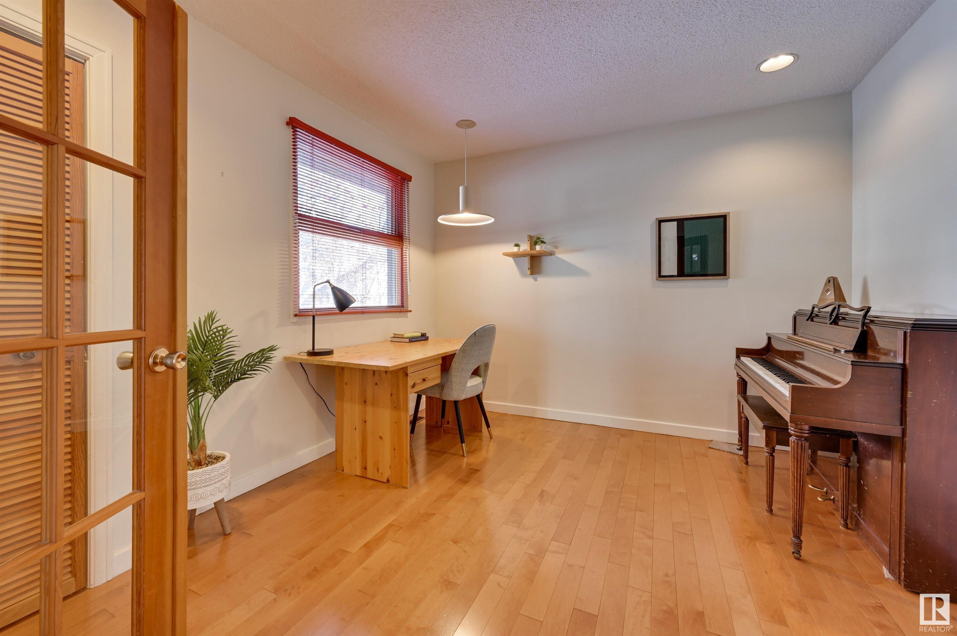      11419 73 AV NW , Edmonton,  ,T6G 0E2 ;  Listing Number: MLS E4420888