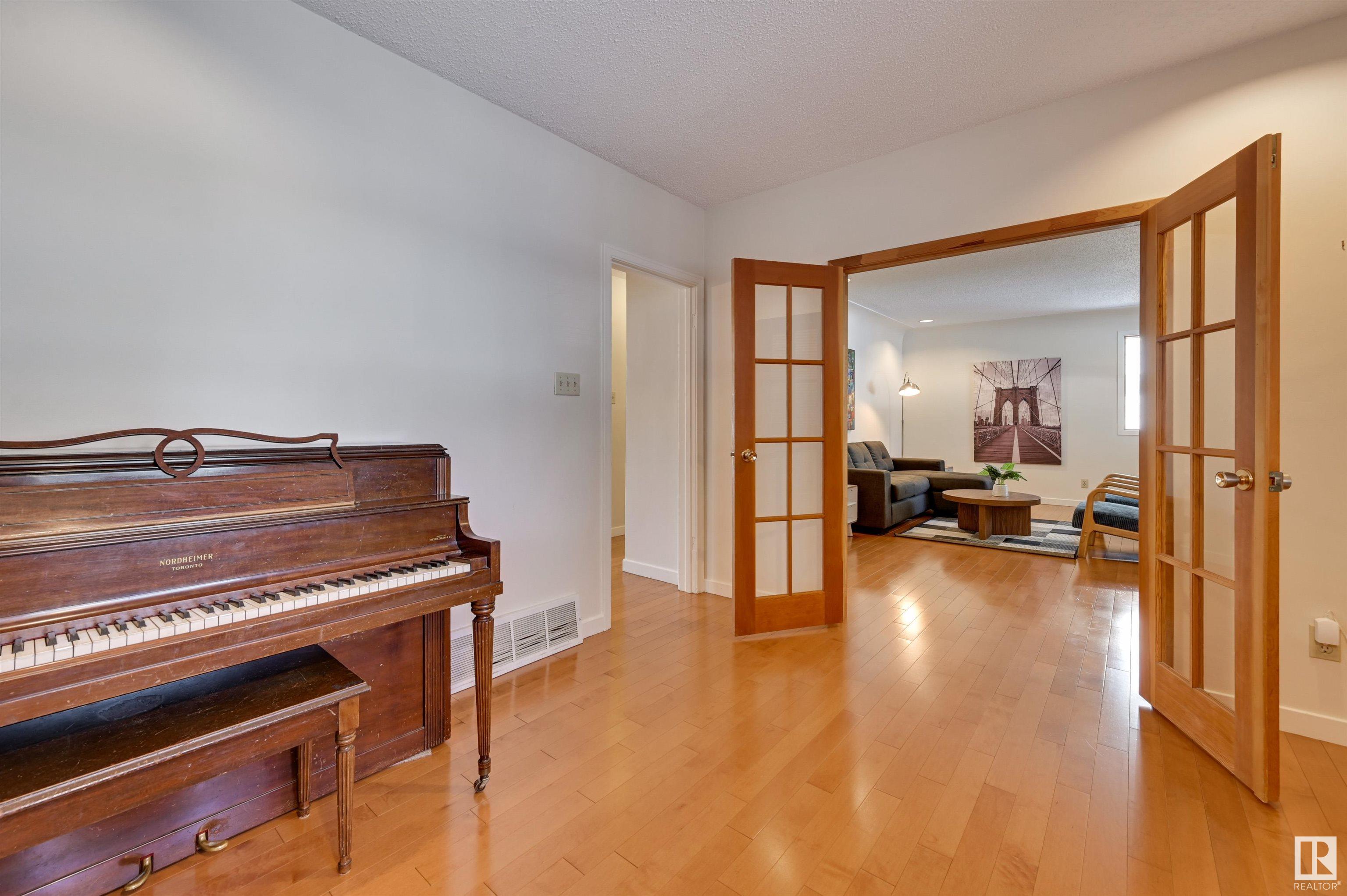      11419 73 AV NW , Edmonton,  ,T6G 0E2 ;  Listing Number: MLS E4420888