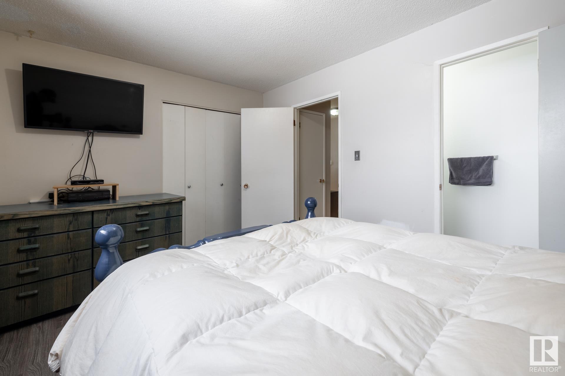      736 KNOTTWOOD RD S NW , Edmonton,  ,T6K 1W5 ;  Listing Number: MLS E4420891
