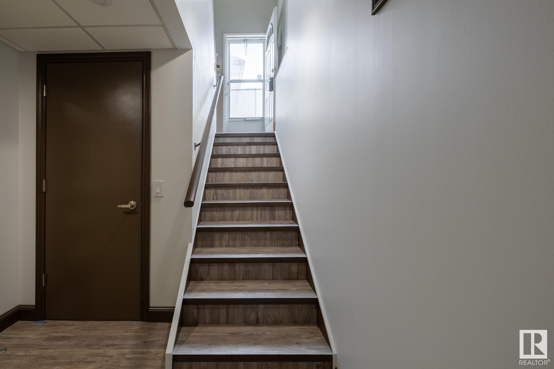      736 KNOTTWOOD RD S NW , Edmonton,  ,T6K 1W5 ;  Listing Number: MLS E4420891