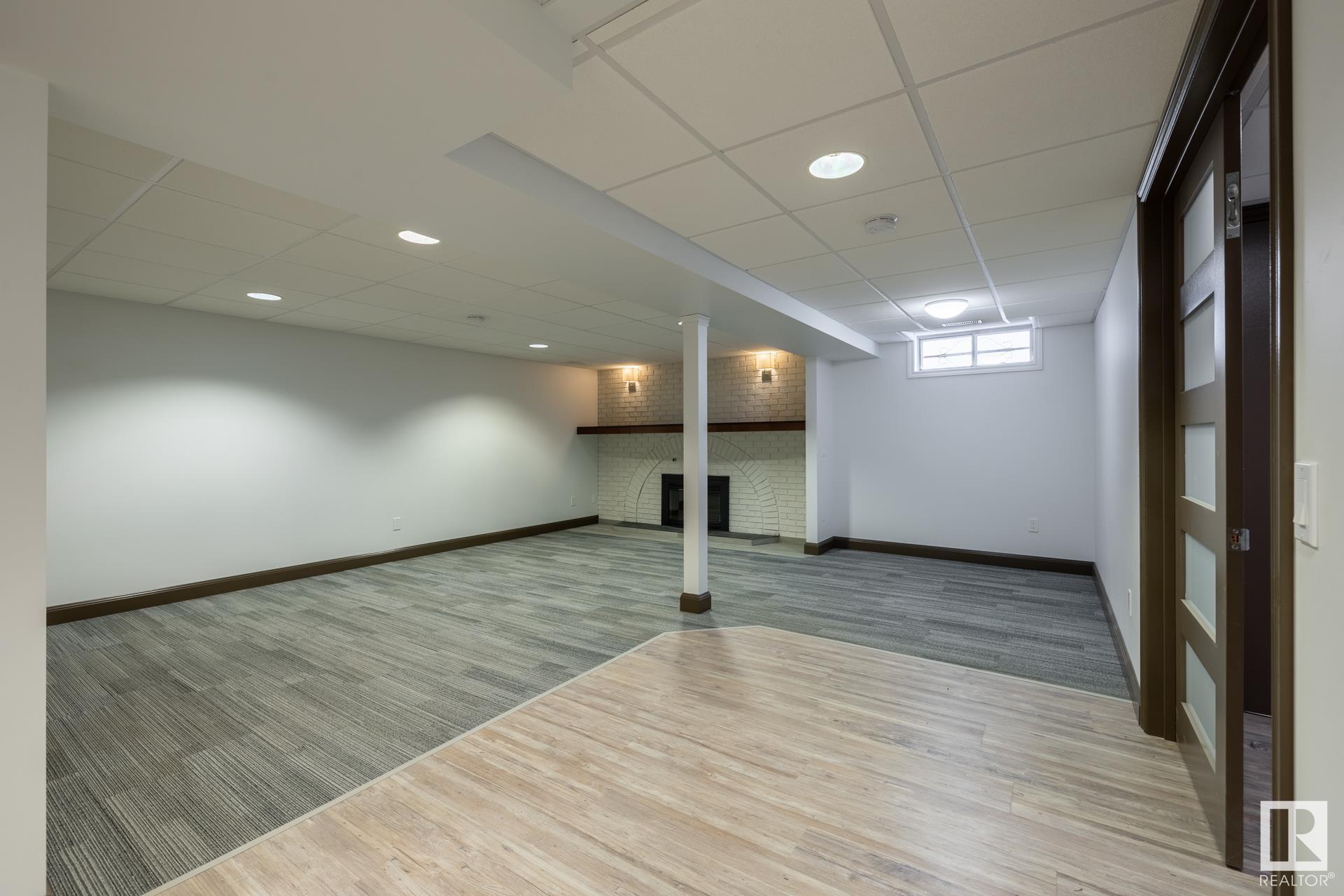      736 KNOTTWOOD RD S NW , Edmonton,  ,T6K 1W5 ;  Listing Number: MLS E4420891