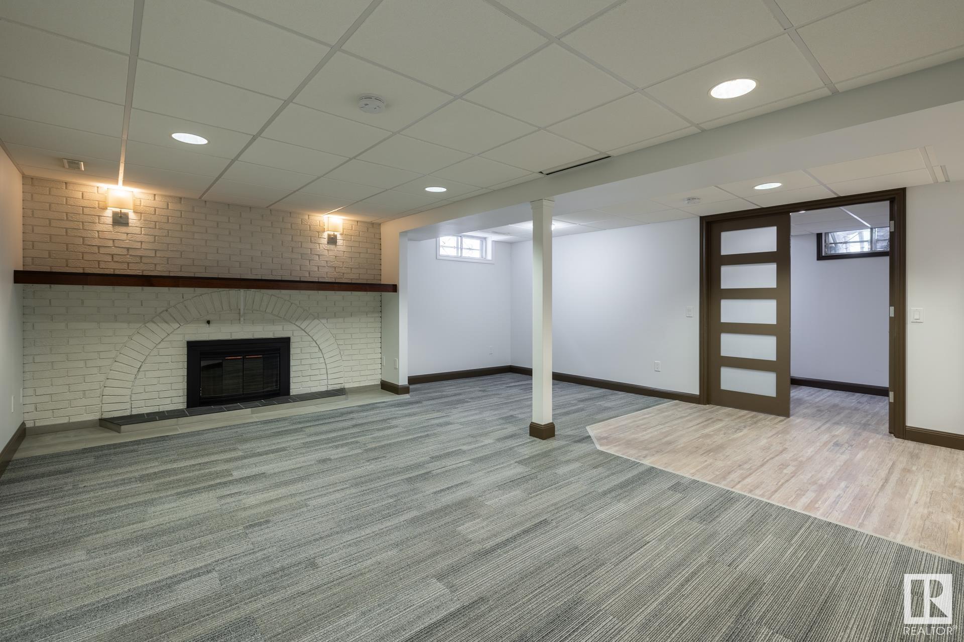      736 KNOTTWOOD RD S NW , Edmonton,  ,T6K 1W5 ;  Listing Number: MLS E4420891