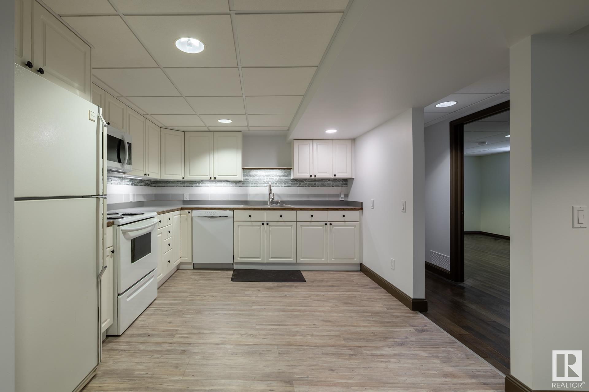      736 KNOTTWOOD RD S NW , Edmonton,  ,T6K 1W5 ;  Listing Number: MLS E4420891