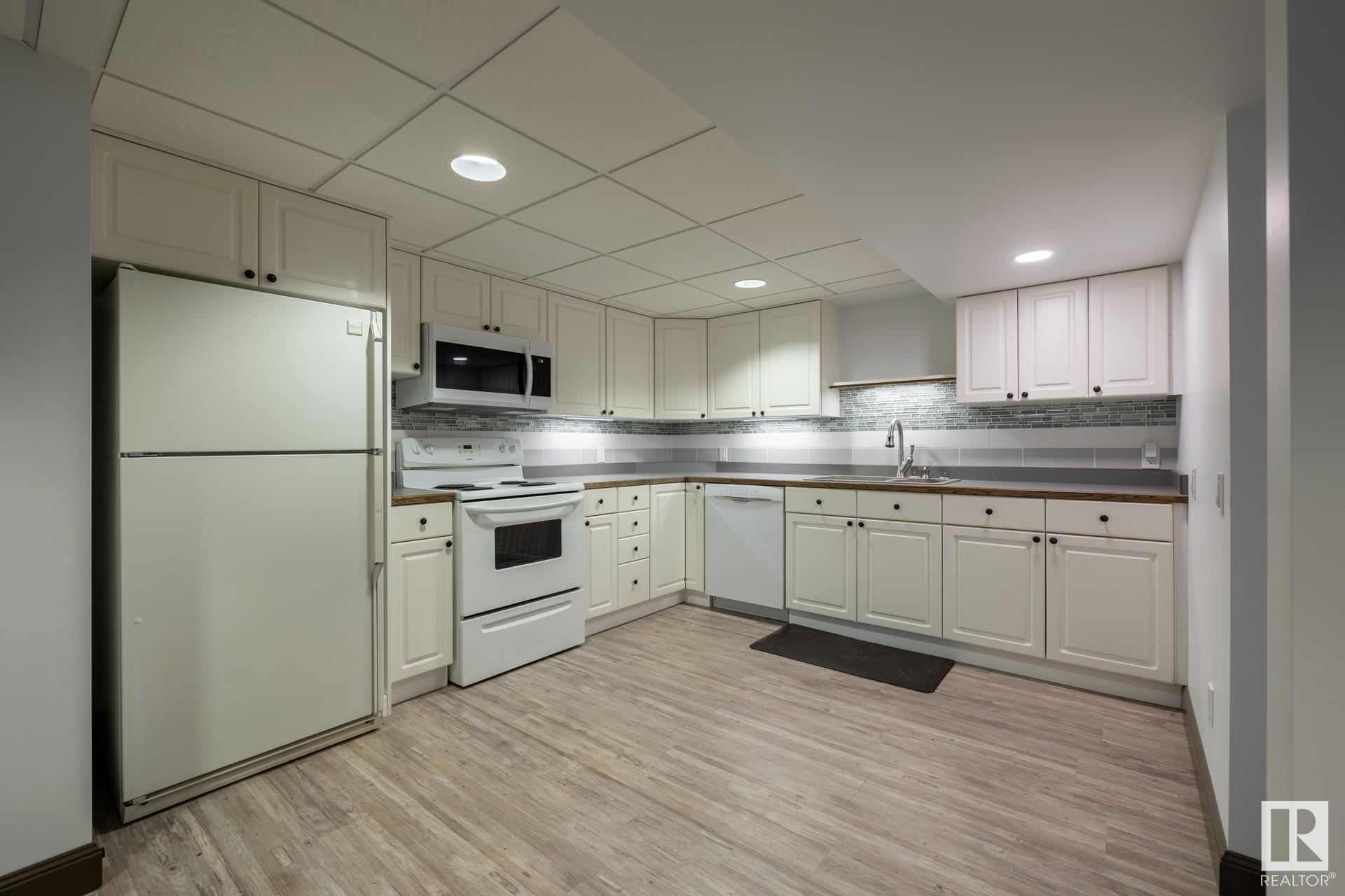      736 KNOTTWOOD RD S NW , Edmonton,  ,T6K 1W5 ;  Listing Number: MLS E4420891