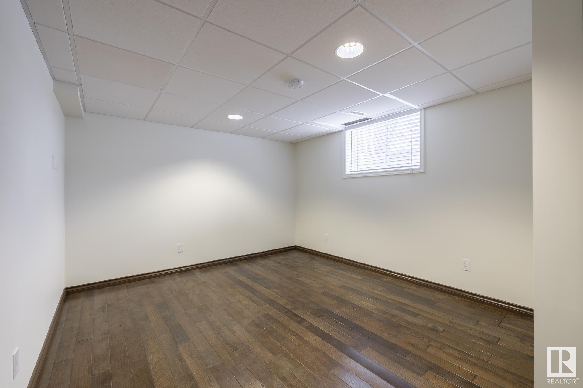      736 KNOTTWOOD RD S NW , Edmonton,  ,T6K 1W5 ;  Listing Number: MLS E4420891