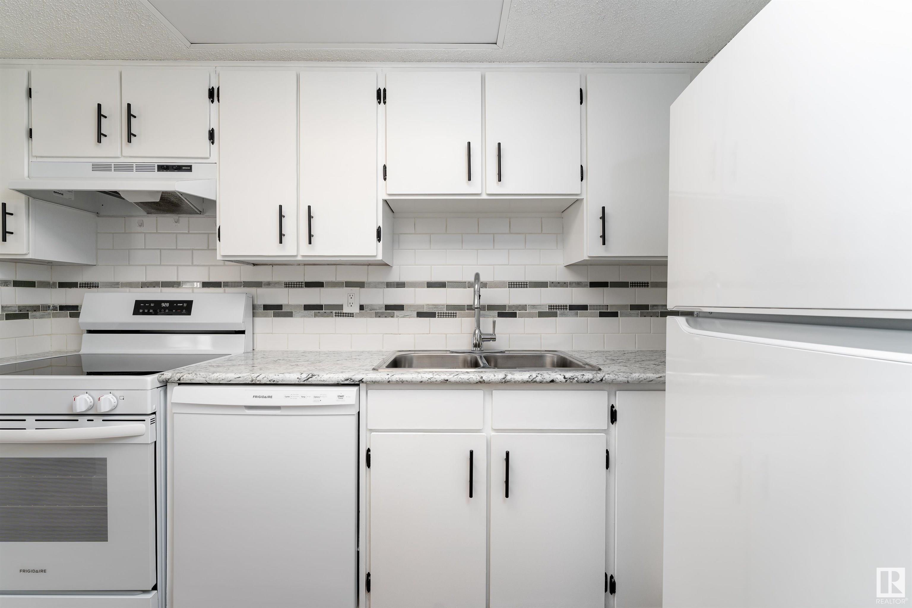      2339 139 AV NW , Edmonton,  ,T5Y 1S1 ;  Listing Number: MLS E4420893