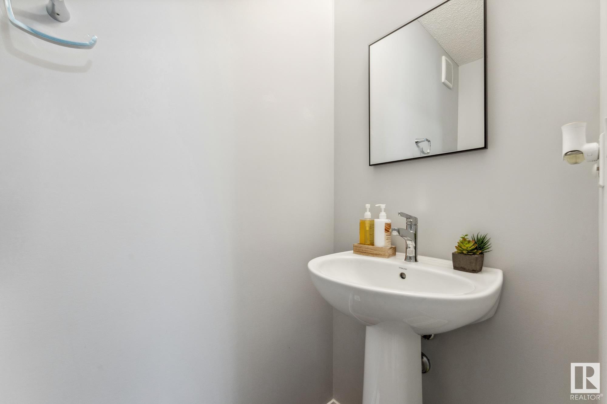      21905 93 AV NW , Edmonton,  ,T5T 7N8 ;  Listing Number: MLS E4420902