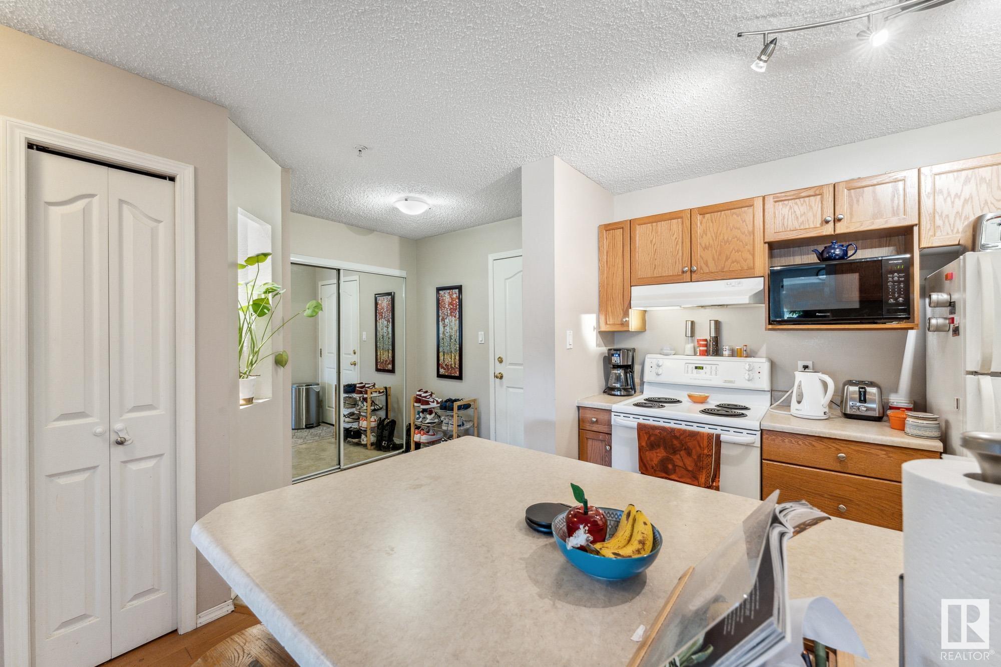      10511 42 AV NW , Edmonton,  ,T6J 7G8 ;  Listing Number: MLS E4420907