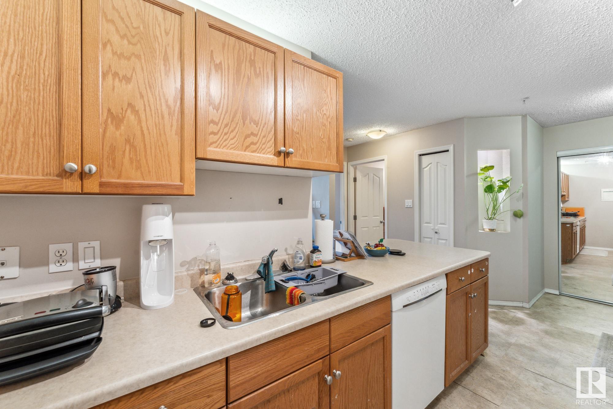      10511 42 AV NW , Edmonton,  ,T6J 7G8 ;  Listing Number: MLS E4420907