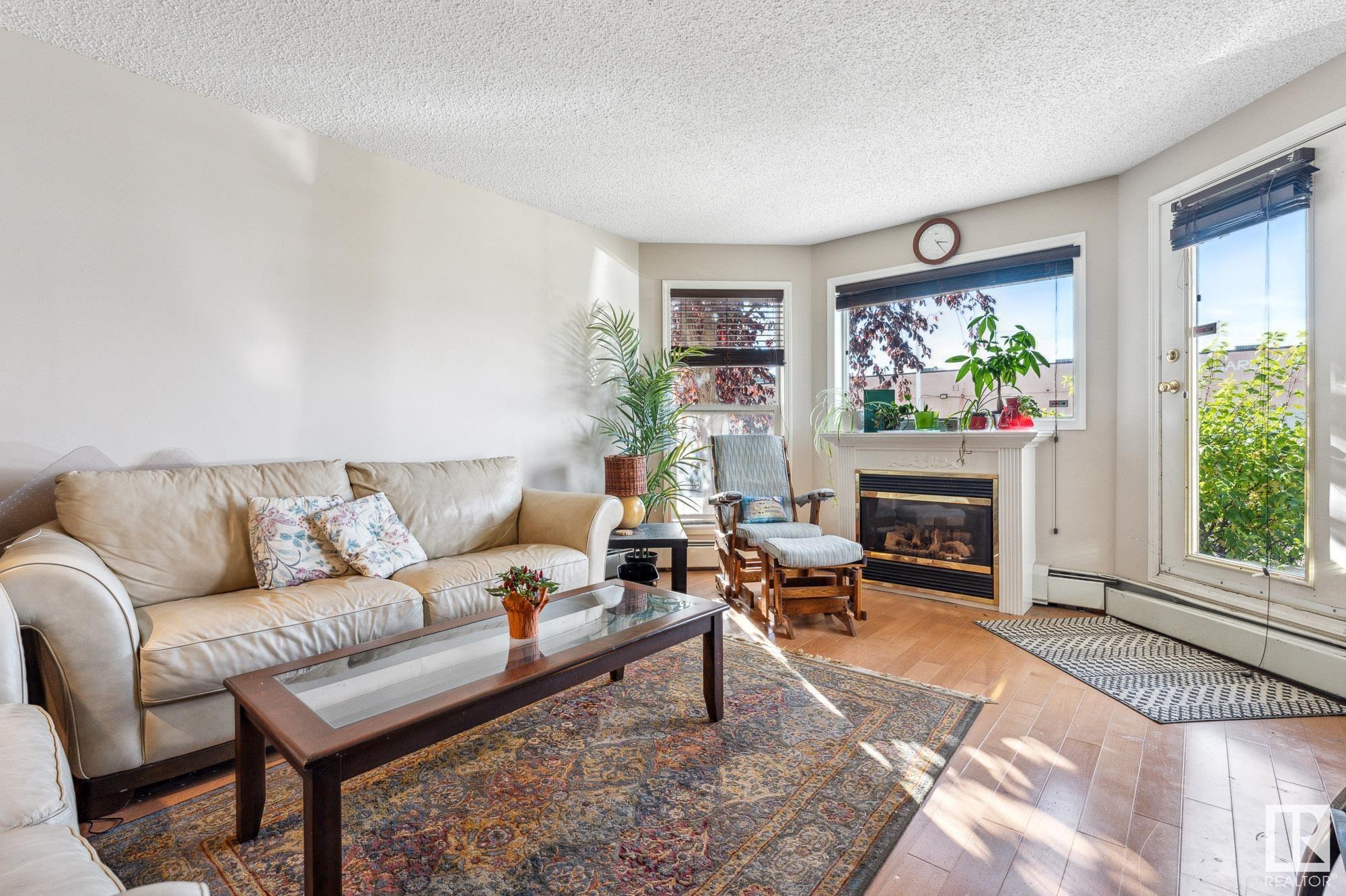      10511 42 AV NW , Edmonton,  ,T6J 7G8 ;  Listing Number: MLS E4420907