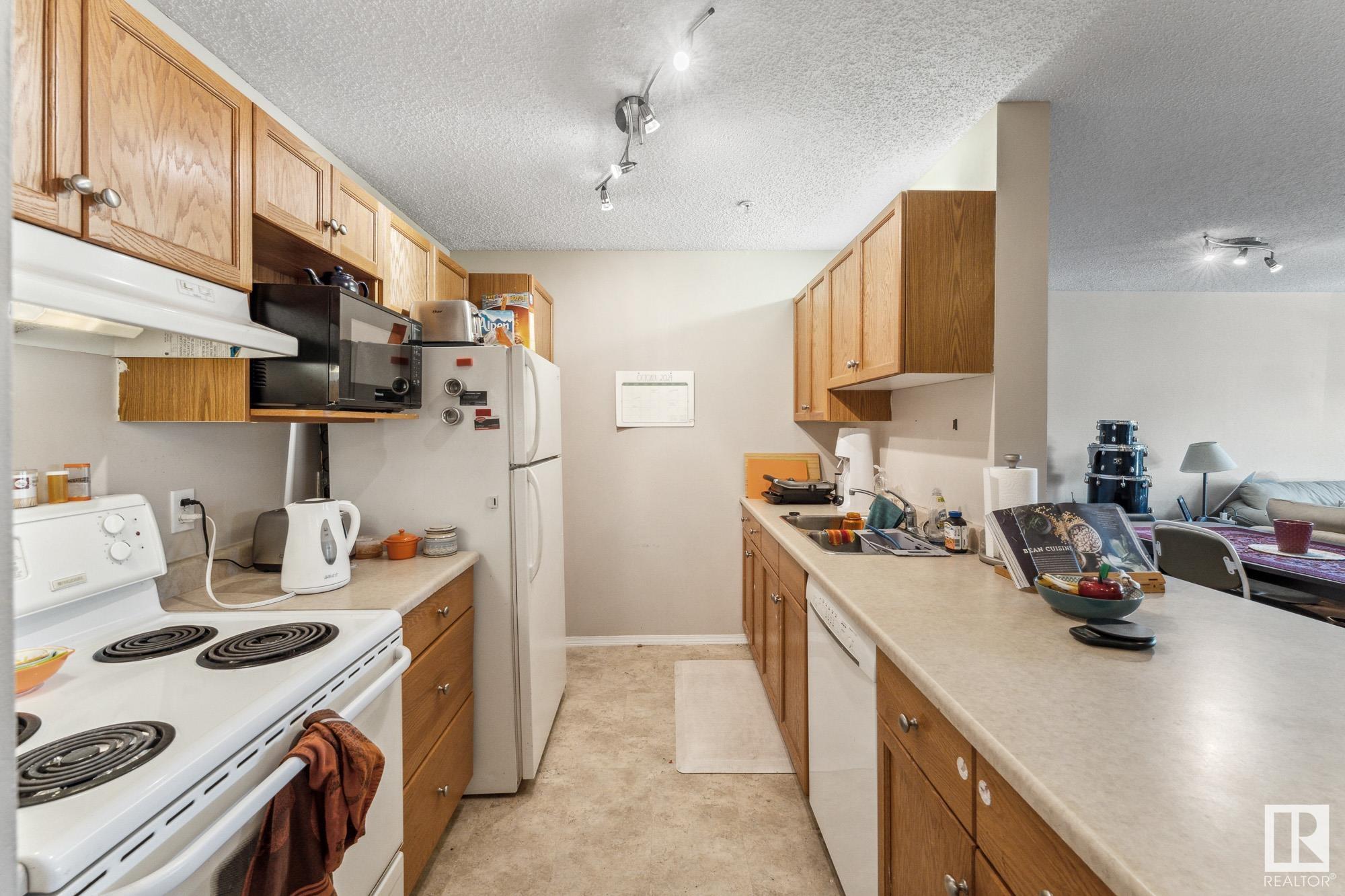      10511 42 AV NW , Edmonton,  ,T6J 7G8 ;  Listing Number: MLS E4420907