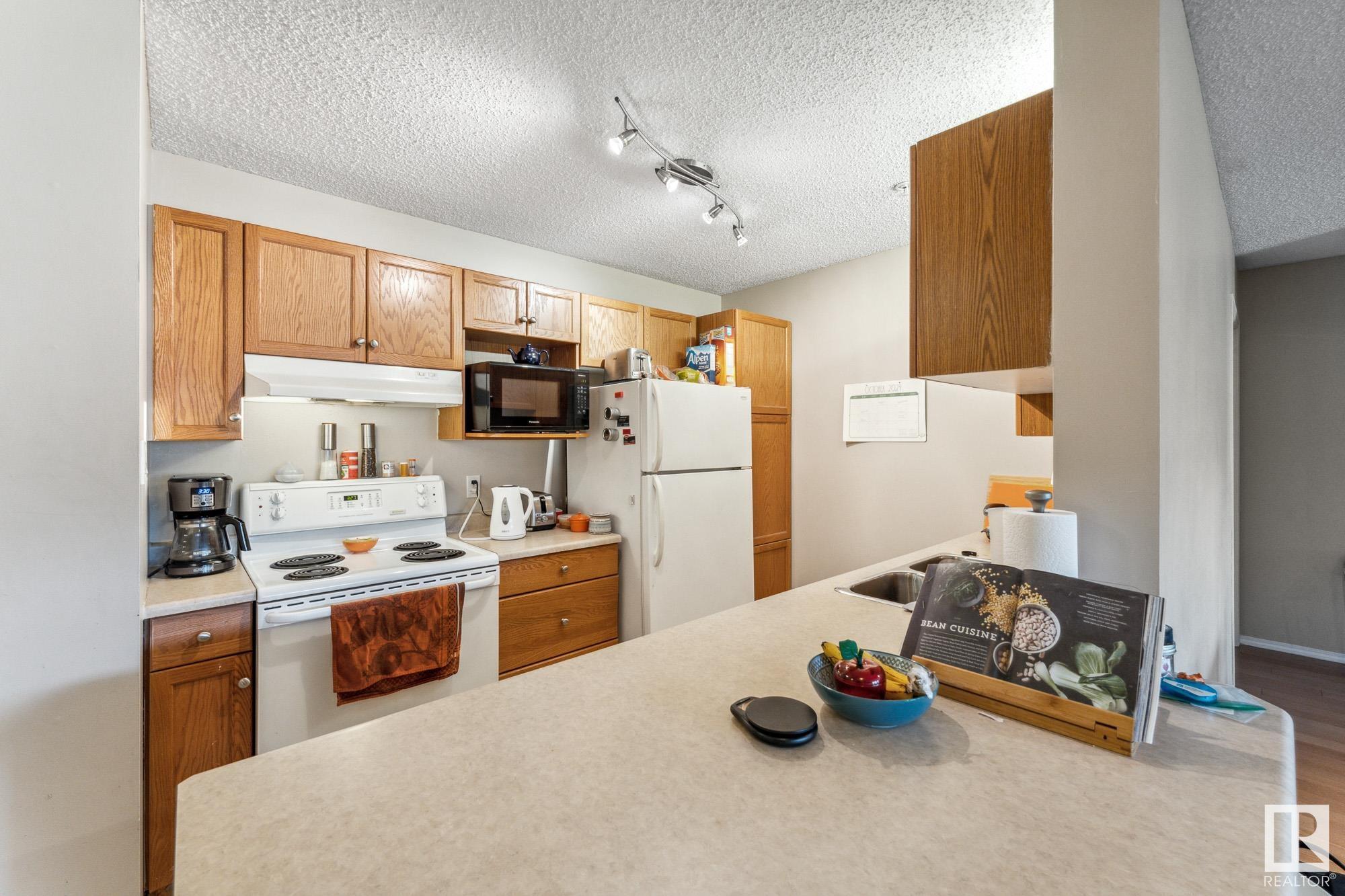      10511 42 AV NW , Edmonton,  ,T6J 7G8 ;  Listing Number: MLS E4420907