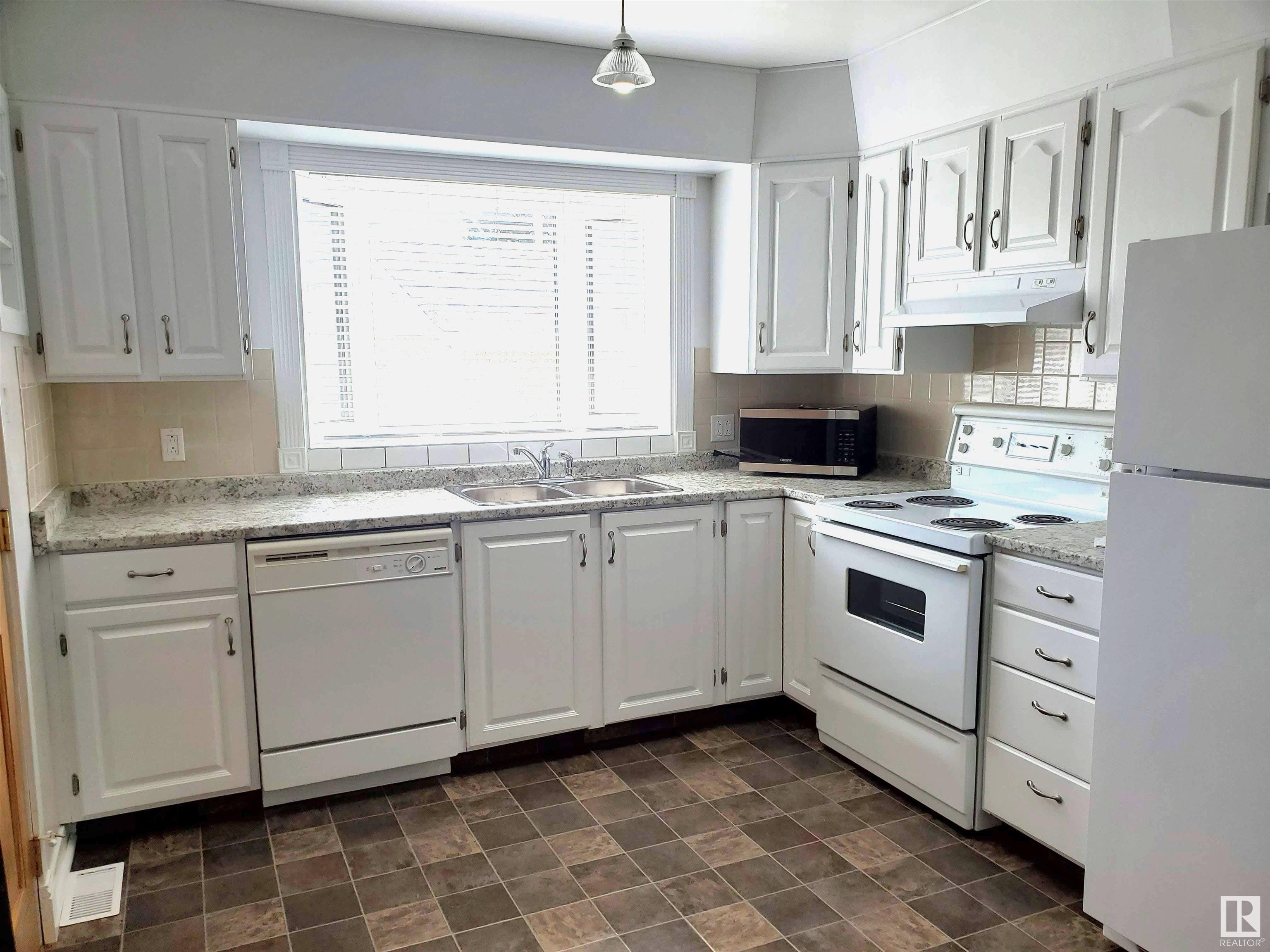      5122 54 AV , Stony Plain,  ,T7Z 1B8 ;  Listing Number: MLS E4420931