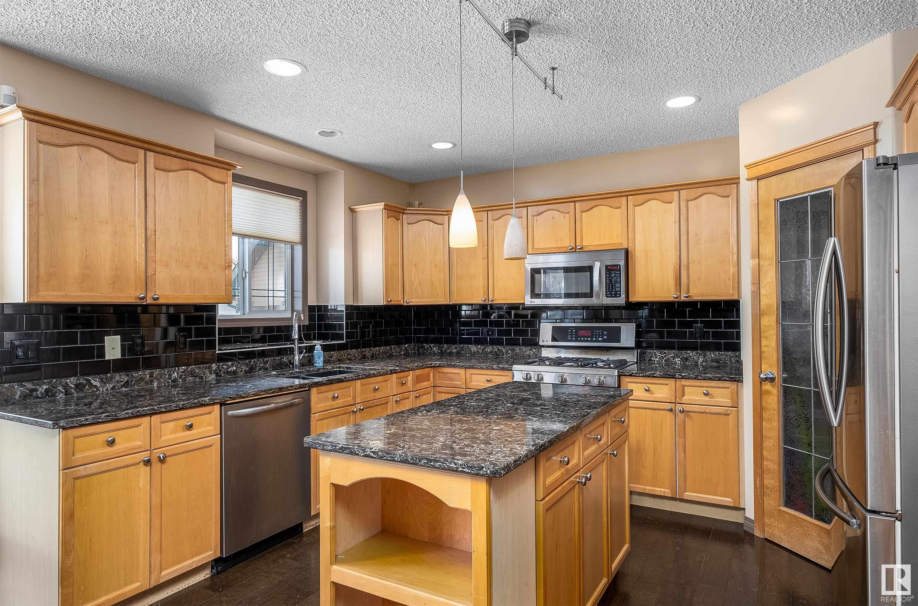      5639 204 ST NW , Edmonton,  ,T6M 2Z5 ;  Listing Number: MLS E4420937