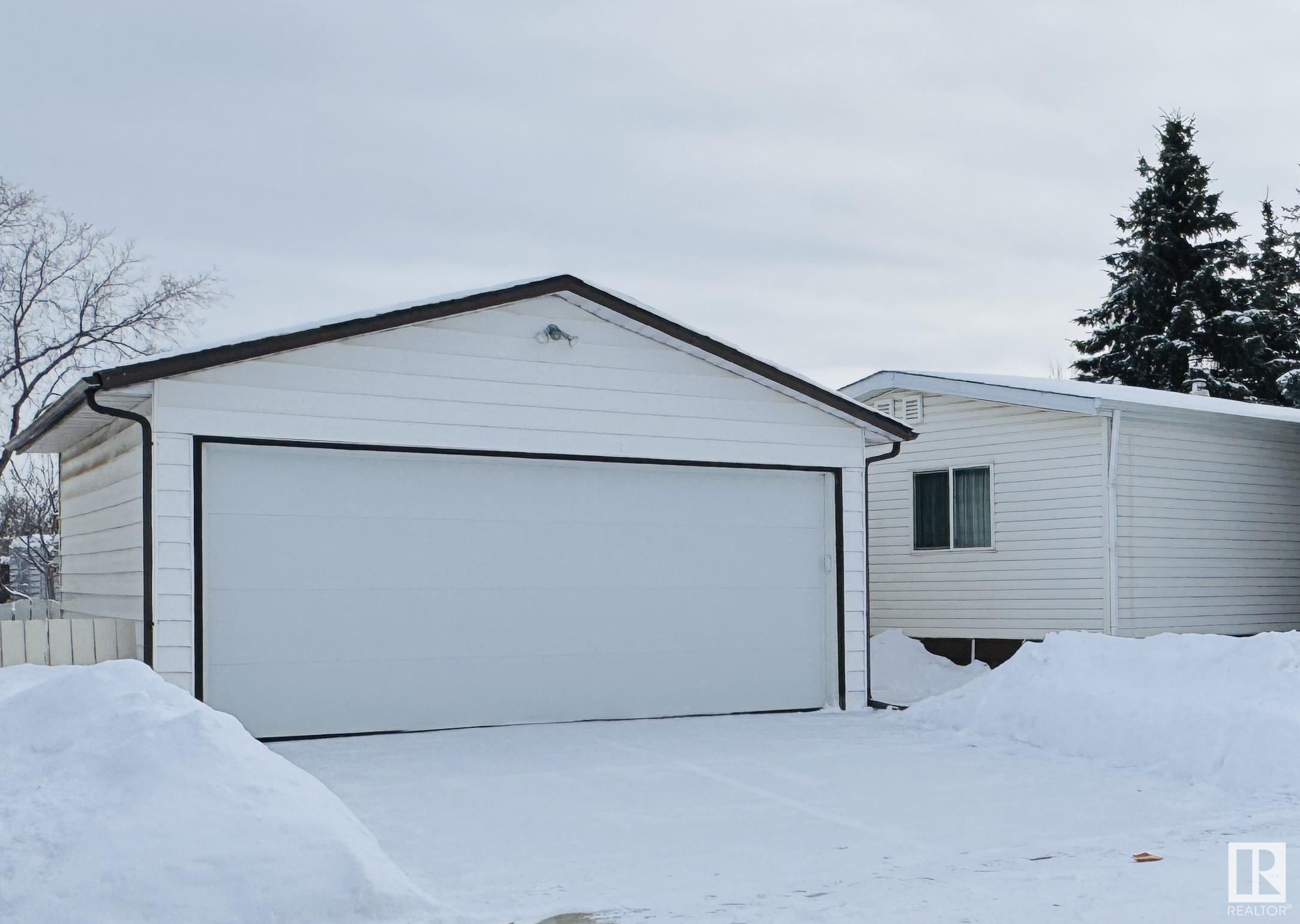      #28 12604 153 AV NW , Edmonton,  ,T5X 4M7 ;  Listing Number: MLS E4420948