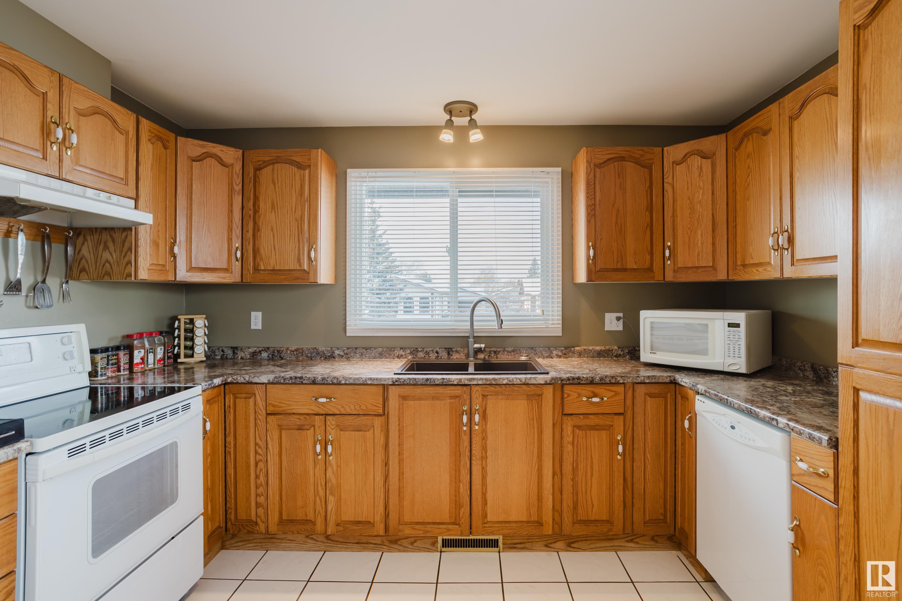      9405 81 ST , Fort Saskatchewan,  ,T8L 3M9 ;  Listing Number: MLS E4420949