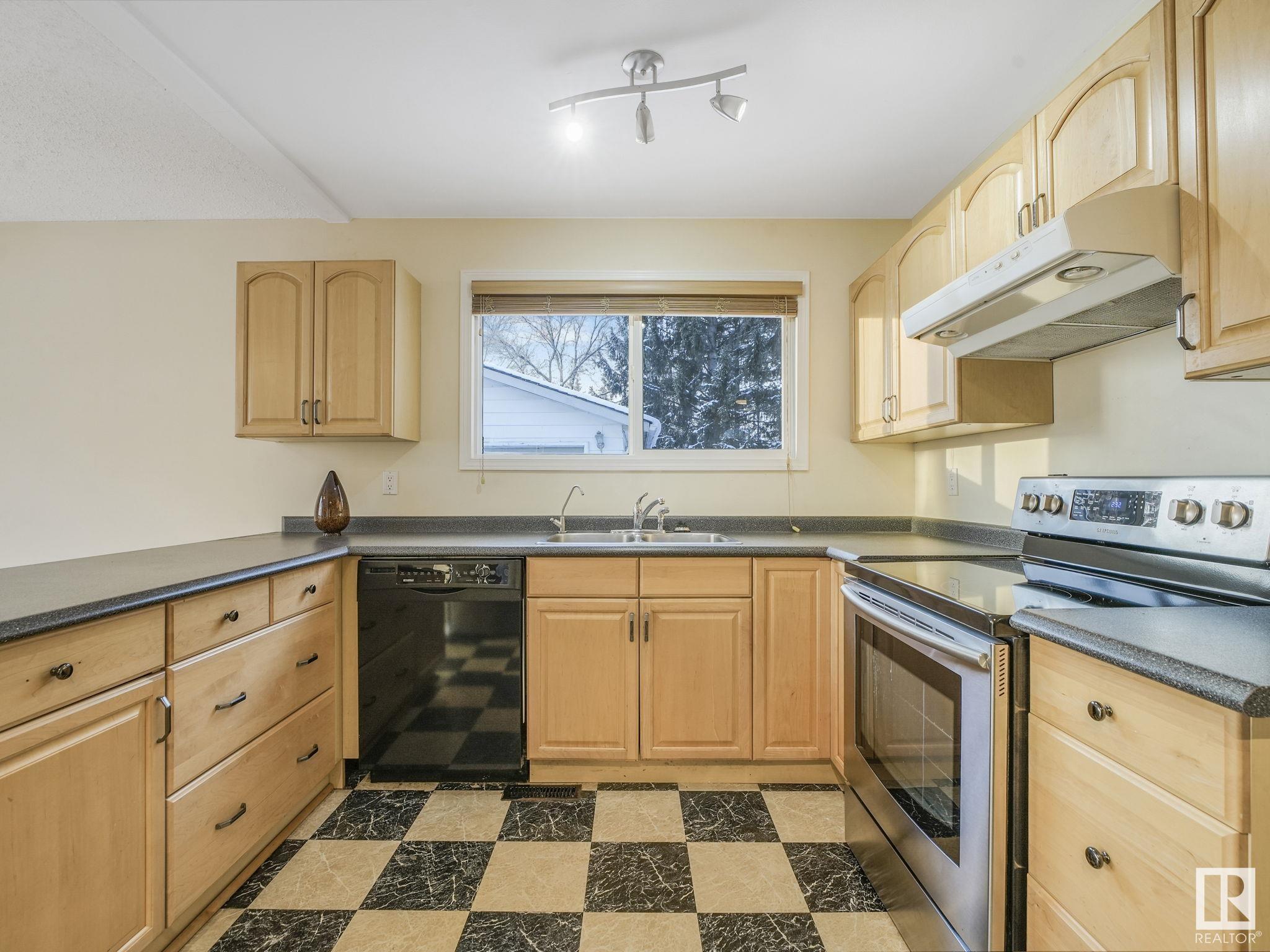      141 HOMESTEAD CR NW , Edmonton,  ,T5A 2Y1 ;  Listing Number: MLS E4420951