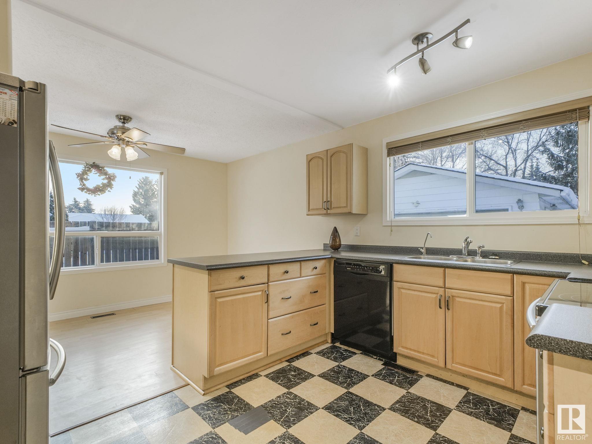      141 HOMESTEAD CR NW , Edmonton,  ,T5A 2Y1 ;  Listing Number: MLS E4420951