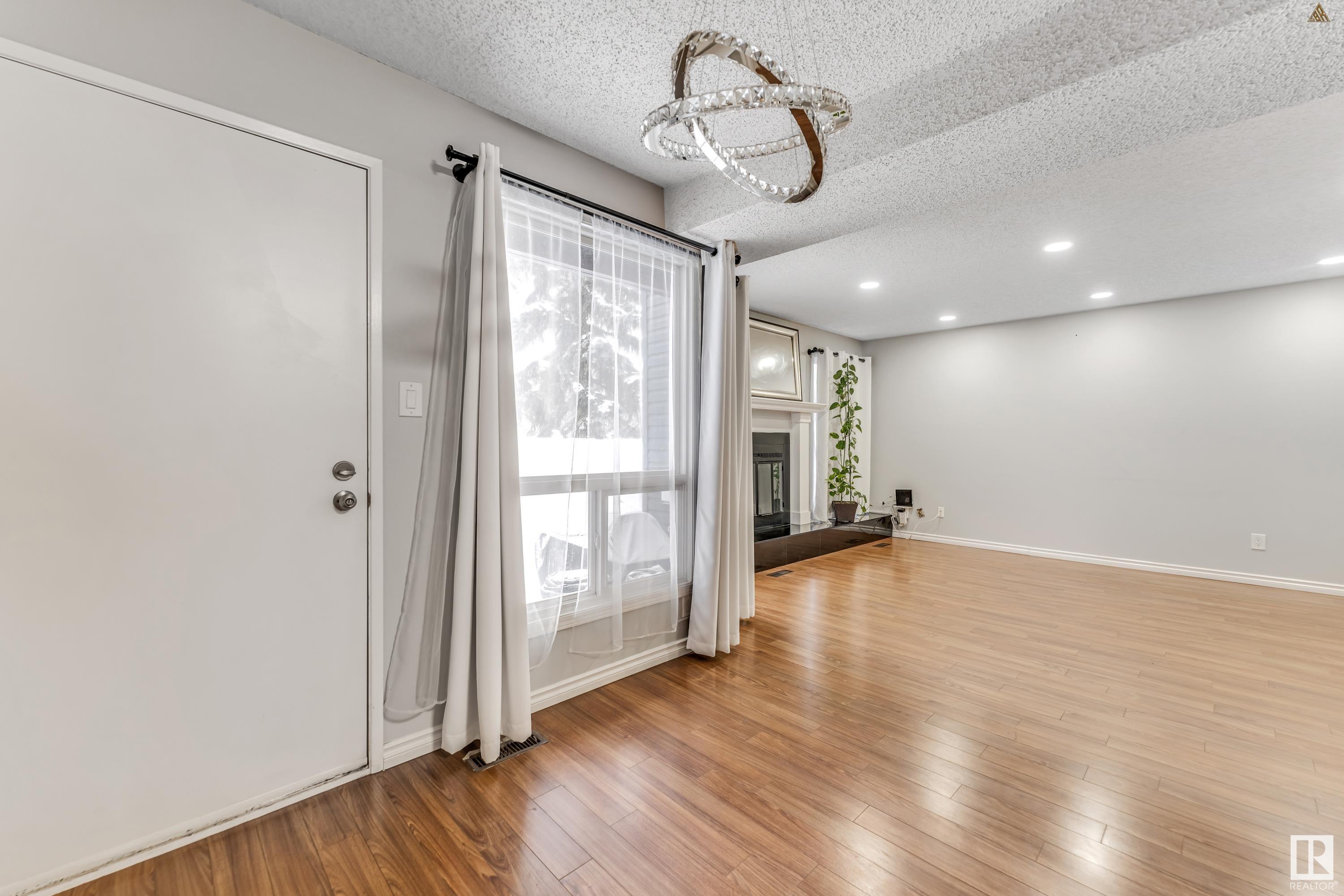      3538 42 ST NW , Edmonton,  ,T6L 5A1 ;  Listing Number: MLS E4420957