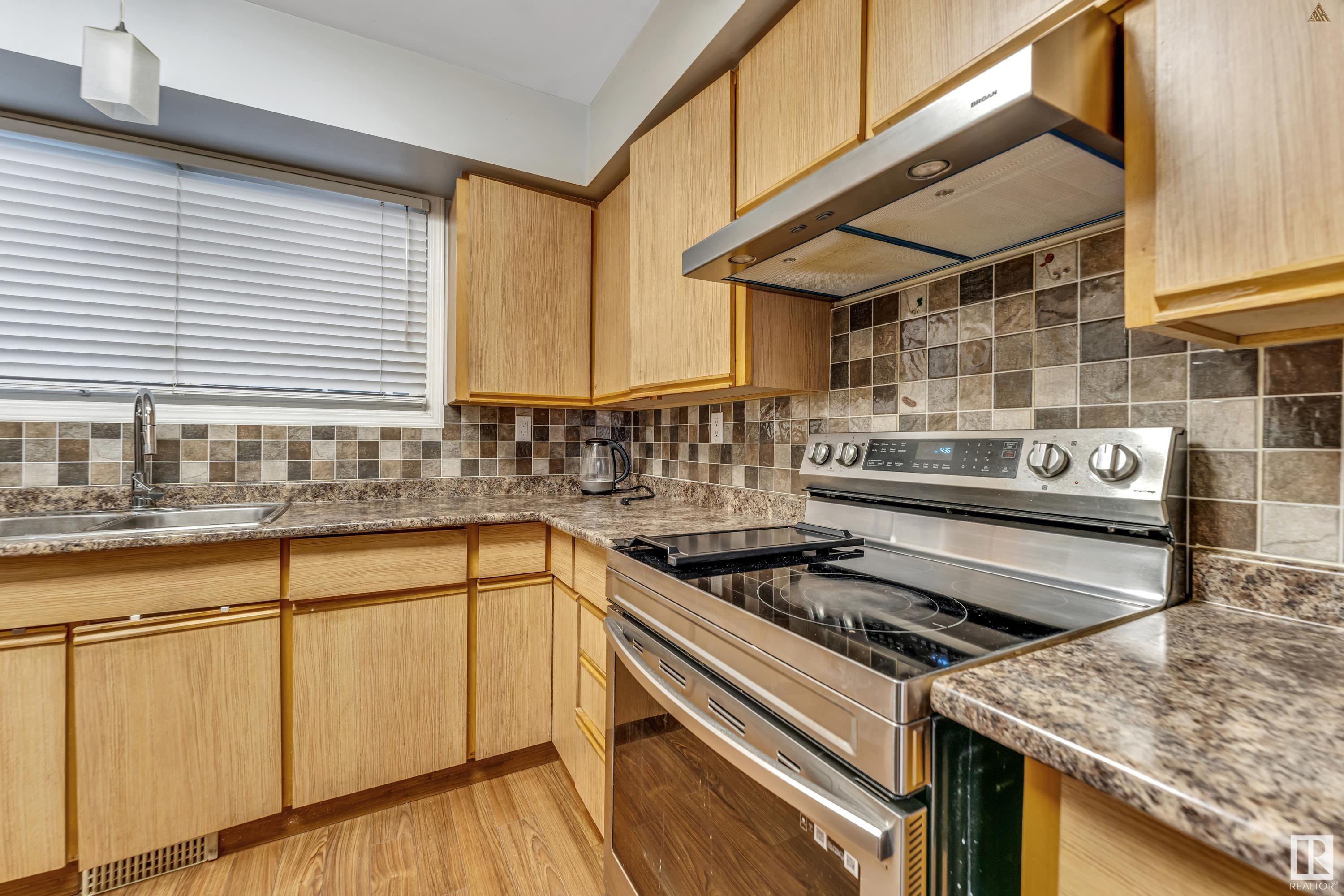      3538 42 ST NW , Edmonton,  ,T6L 5A1 ;  Listing Number: MLS E4420957