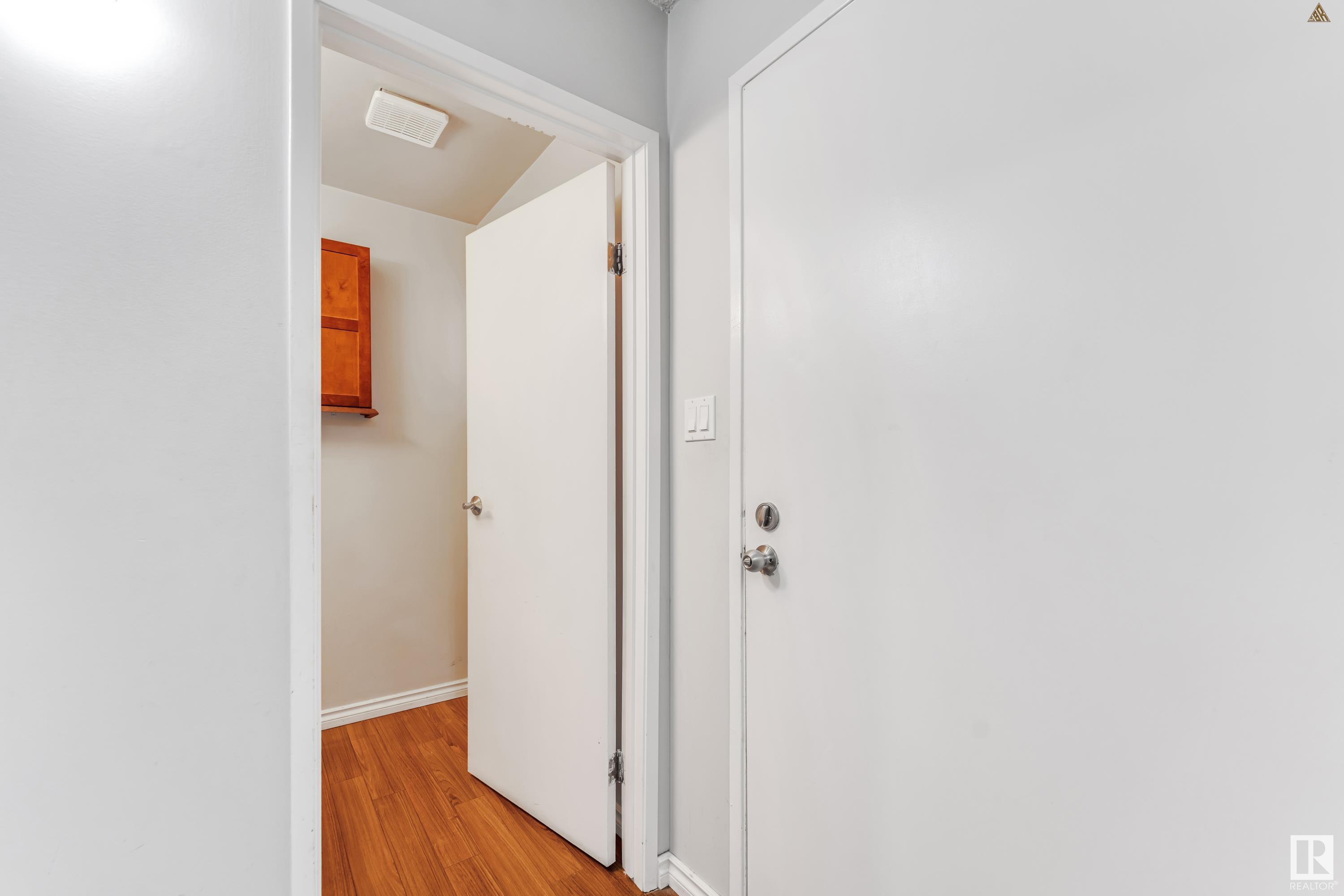      3538 42 ST NW , Edmonton,  ,T6L 5A1 ;  Listing Number: MLS E4420957