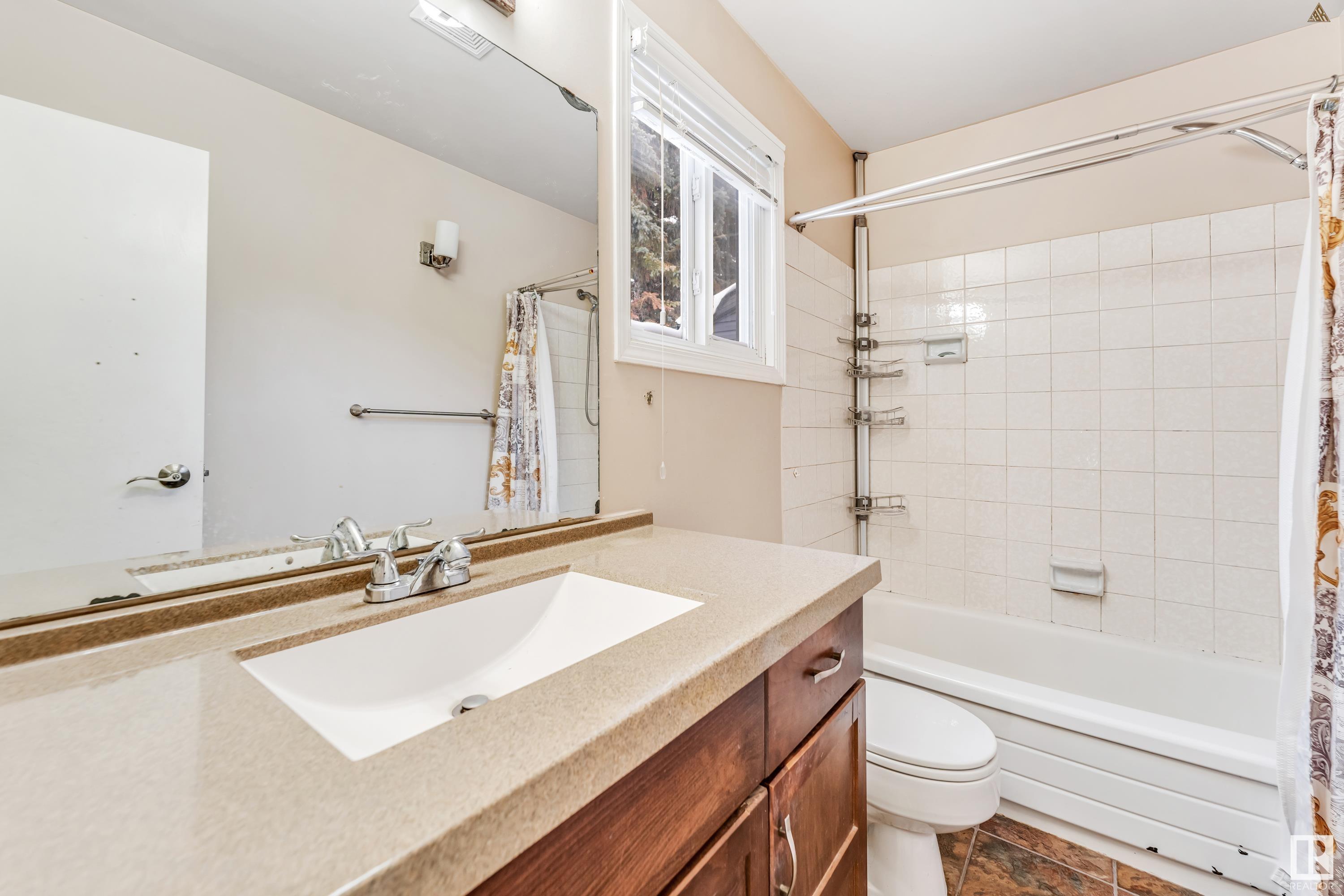      3538 42 ST NW , Edmonton,  ,T6L 5A1 ;  Listing Number: MLS E4420957