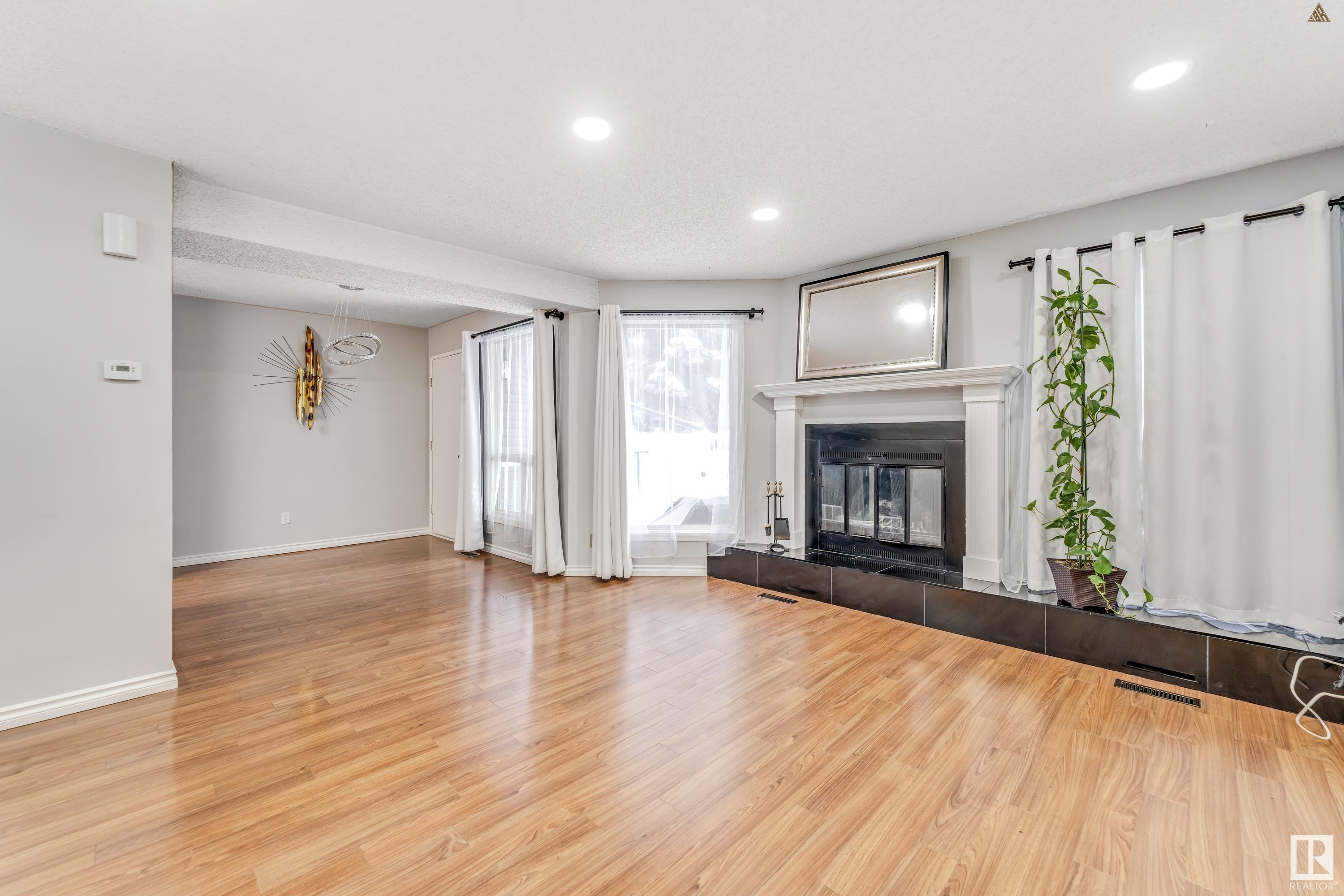      3538 42 ST NW , Edmonton,  ,T6L 5A1 ;  Listing Number: MLS E4420957