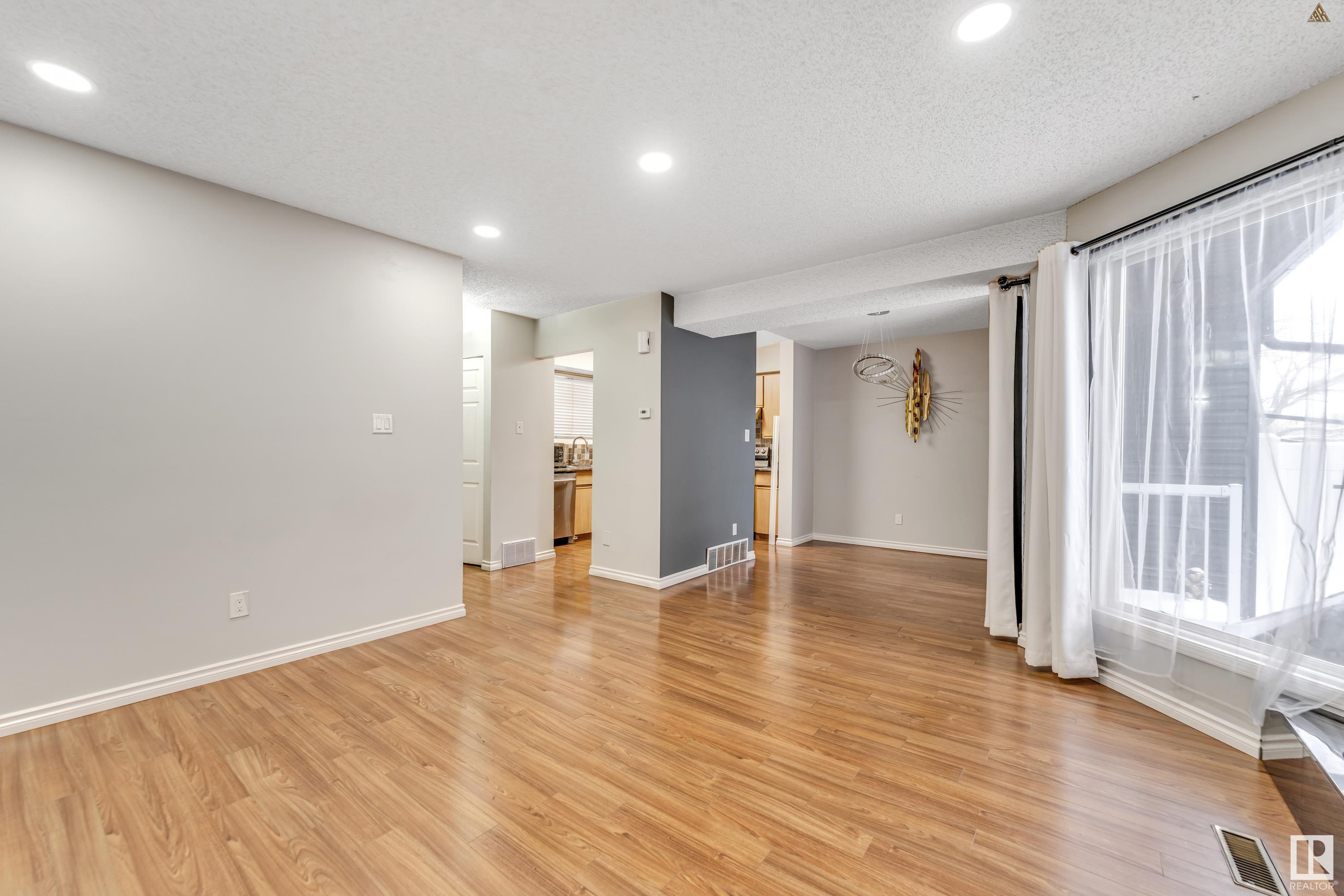     3538 42 ST NW , Edmonton,  ,T6L 5A1 ;  Listing Number: MLS E4420957