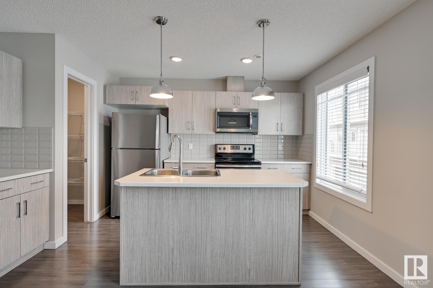      #33 2215 24 ST NW , Edmonton,  ,T6T 1A6 ;  Listing Number: MLS E4420985
