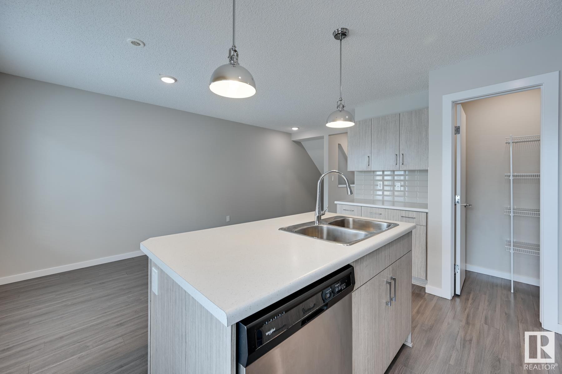      #33 2215 24 ST NW , Edmonton,  ,T6T 1A6 ;  Listing Number: MLS E4420985
