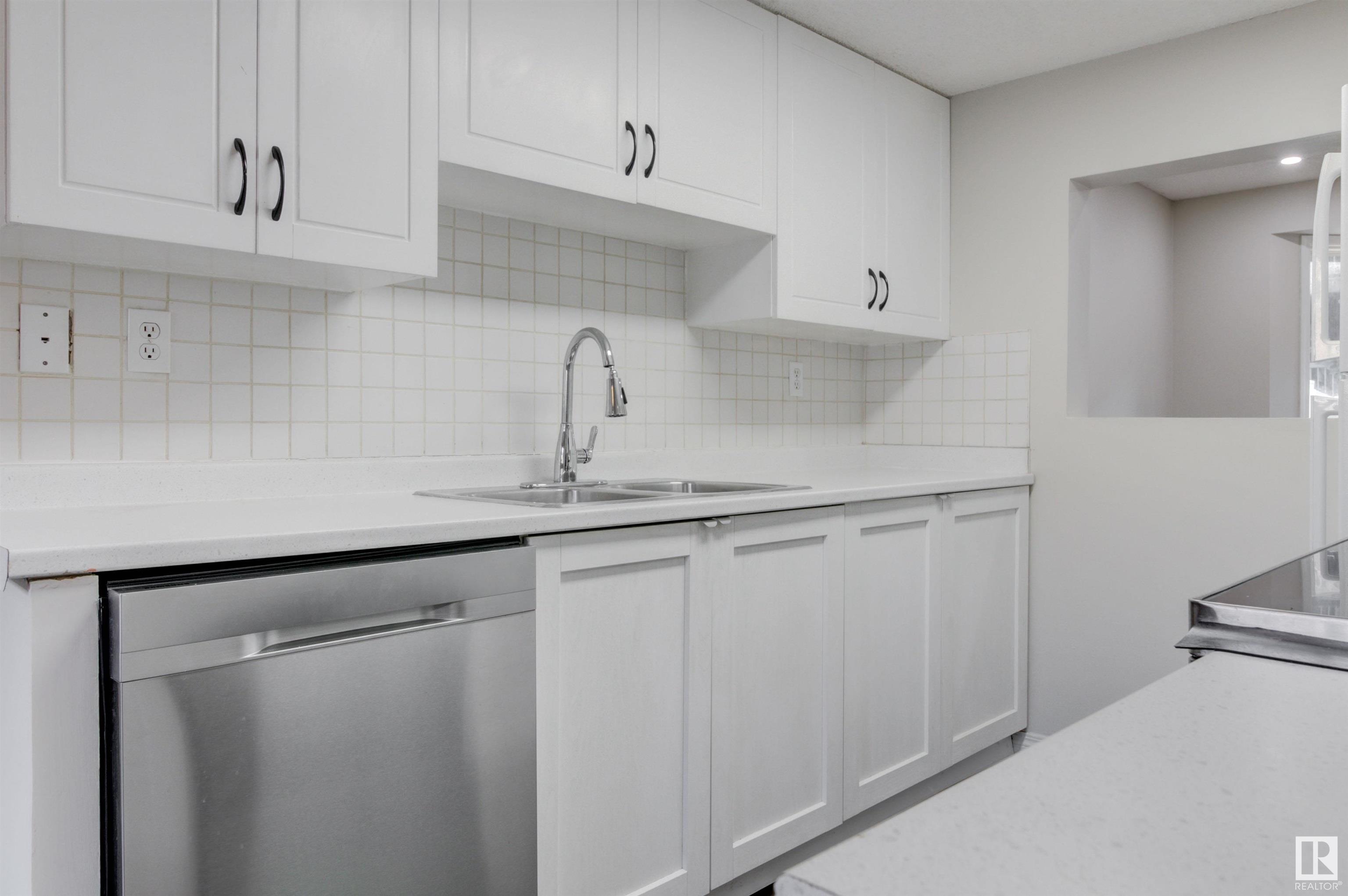      #22 10453 20 AV NW , Edmonton,  ,T6J 5H1 ;  Listing Number: MLS E4420988