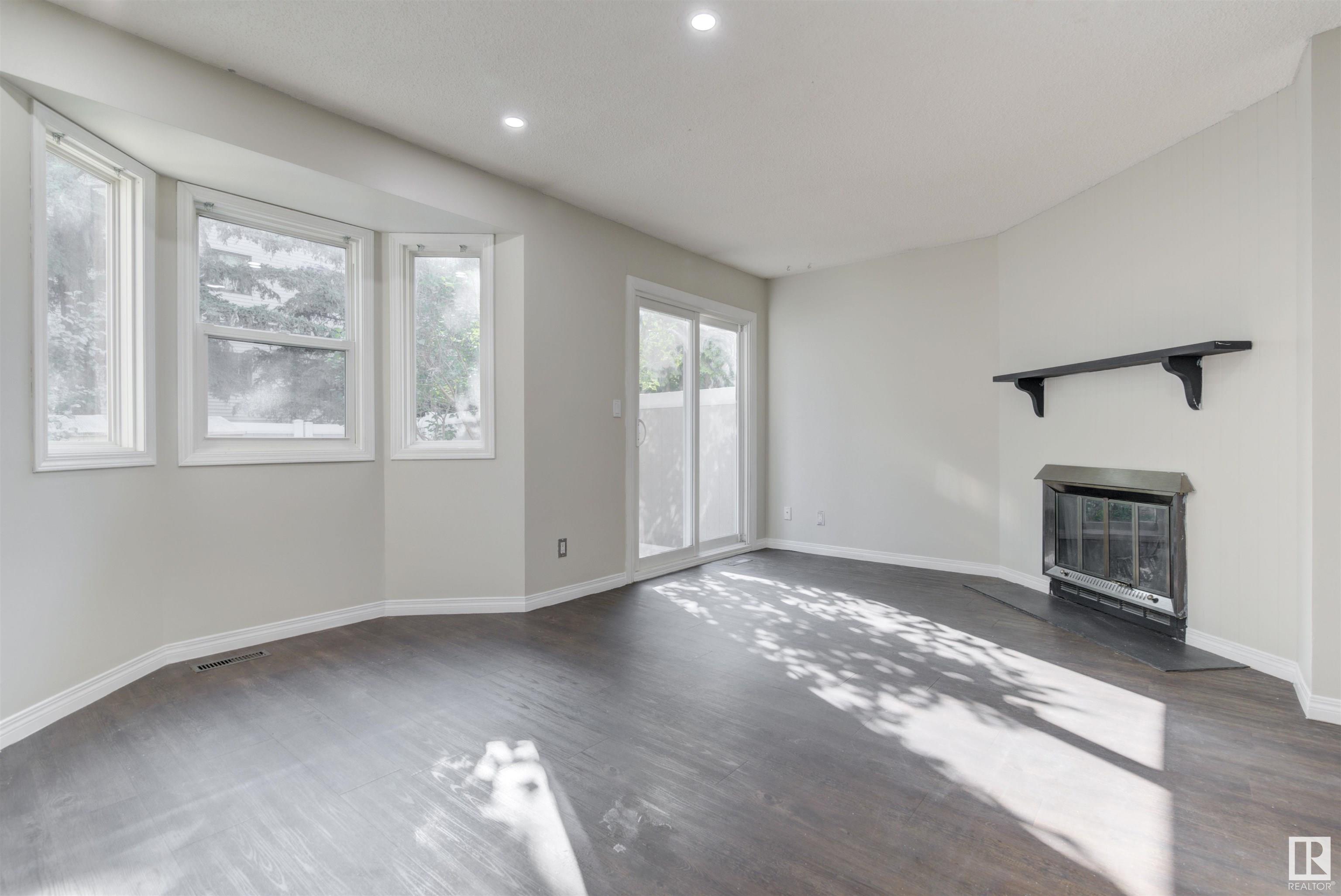     #22 10453 20 AV NW , Edmonton,  ,T6J 5H1 ;  Listing Number: MLS E4420988