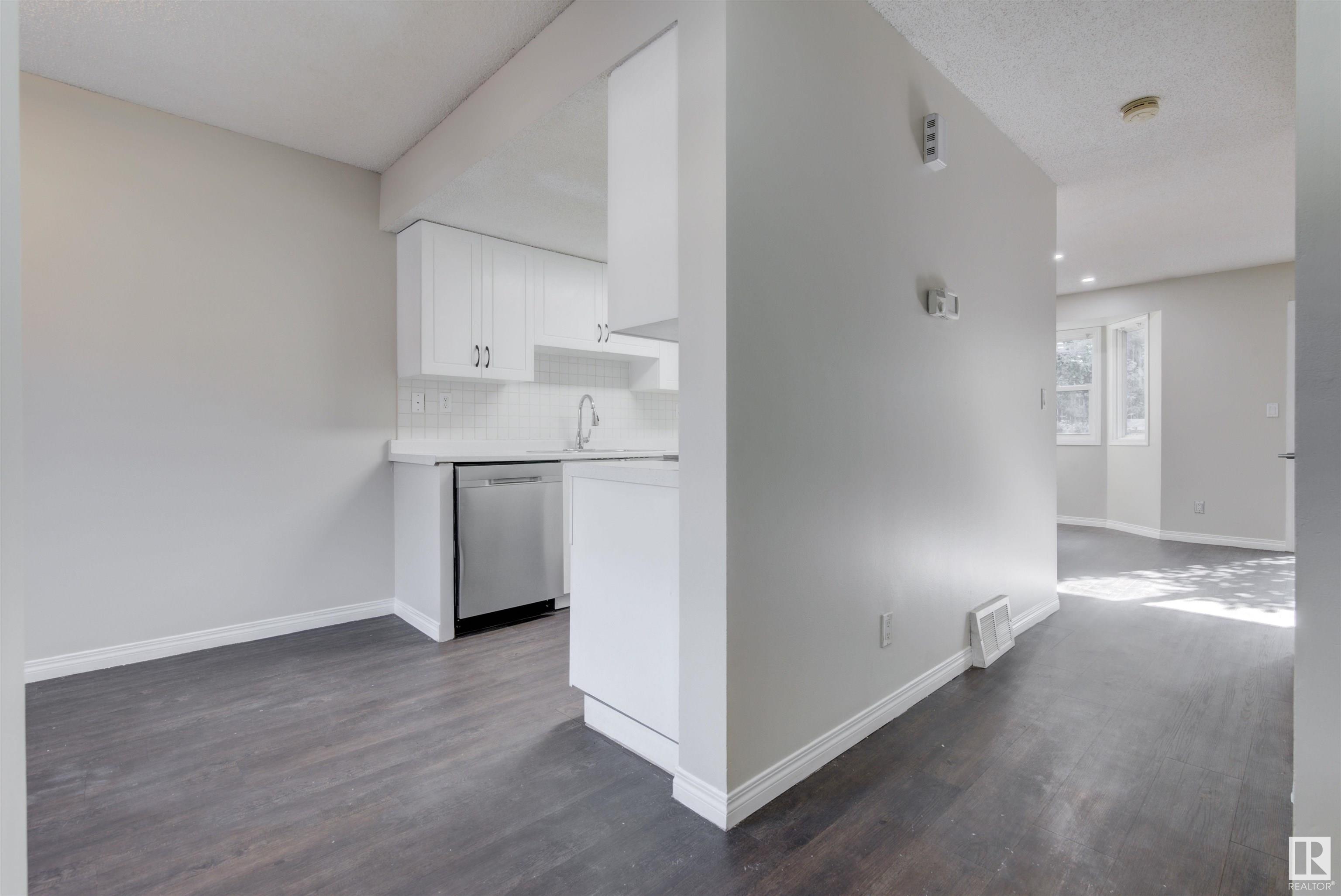      #22 10453 20 AV NW , Edmonton,  ,T6J 5H1 ;  Listing Number: MLS E4420988