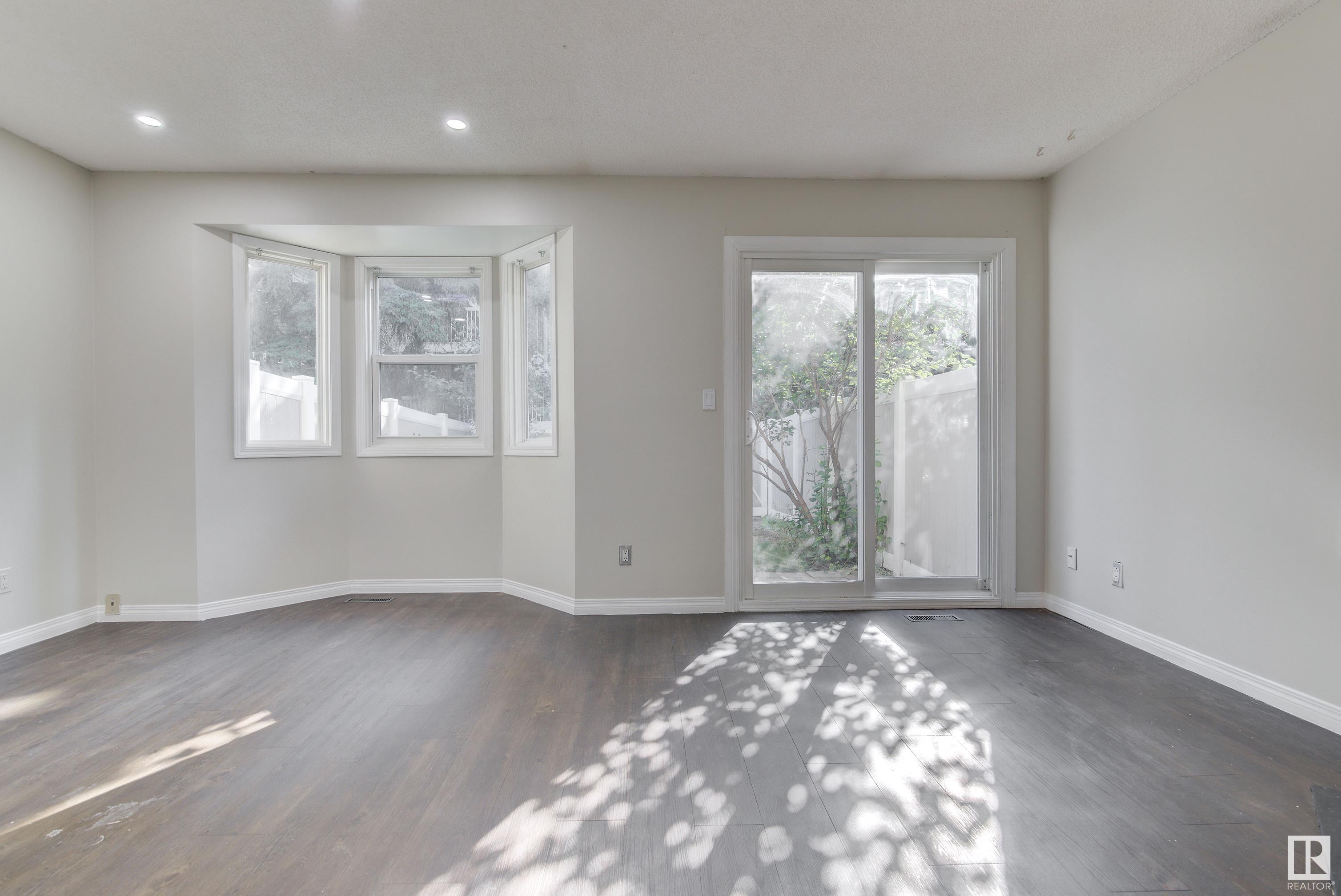      #22 10453 20 AV NW , Edmonton,  ,T6J 5H1 ;  Listing Number: MLS E4420988